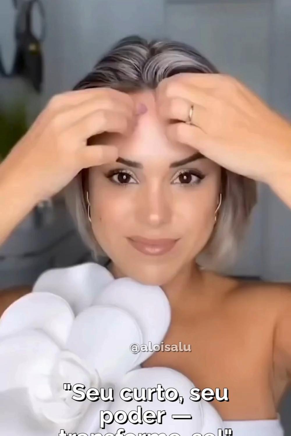  Quer renovar o curto sem drama? ✨
Cabelo curto também tem mil possibilidades — do look prático do dia a dia até o visual glam pra casamento e festa. No vídeo você acompanha as transformações e encontra inspirações fáceis e cheias de personalidade.
Curtiu? Salva esse post, compartilha com quem precisa ver e me segue para mais ideias
#cabelocurto #penteados #penteadoscurtos #penteadosparacasamento #penteadosdefesta #penteadosparaevento #noivas #noiva2026 #bridalhair #weddinghair #weddinghairstyles #partyhair #hairtransformation #hairinspo #shorthairstyles #shorthair #pixiecut #bobhair #hairstyleideas #hairgoals
 

 #LTKbeleza #LTKfestival #LTKroupadefesta