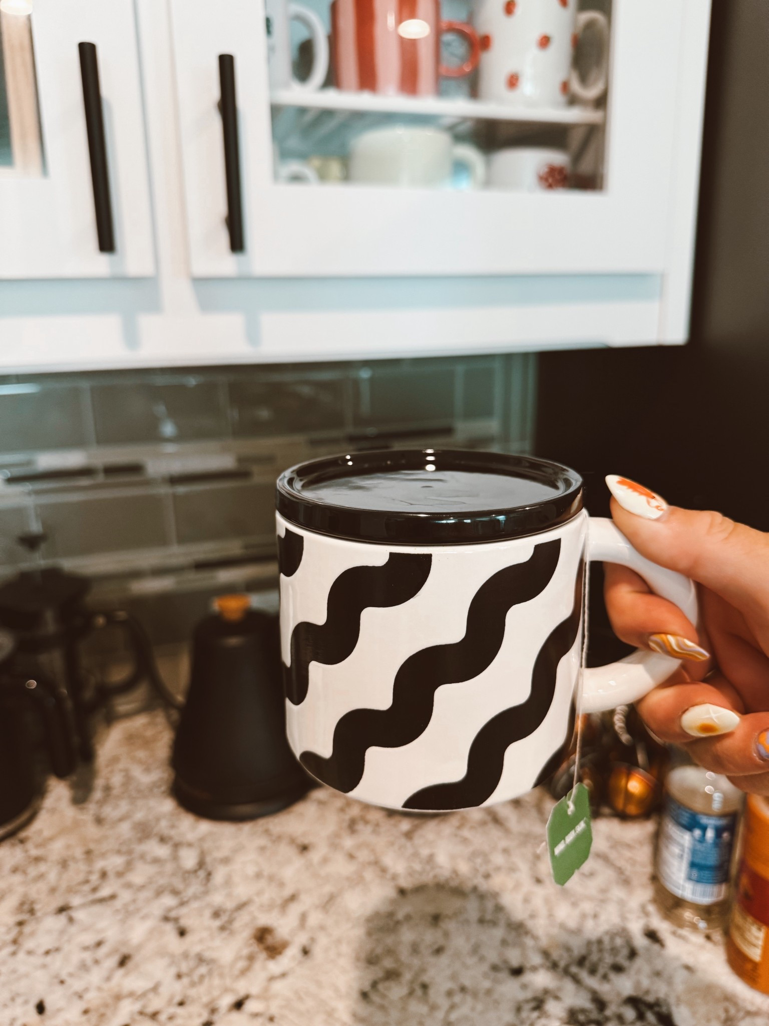 The cutest cup! It serves as a lid/coaster! Ya need it for your bevyss!