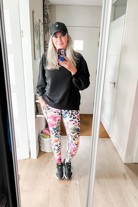 Ootd - Friday. Maya Freya leggings (M) paired with an oversized black H&M sweatshirt, a baseball cap with M monogram and black Adidas sneakers. 



#LTKstyletip #LTKover40 #LTKeurope