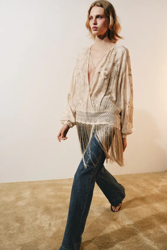 ZARA WOMAN COLLECTION. Blouse with main fabric made from viscose yarn. V-neck and long sleeves. F... | Zara IT