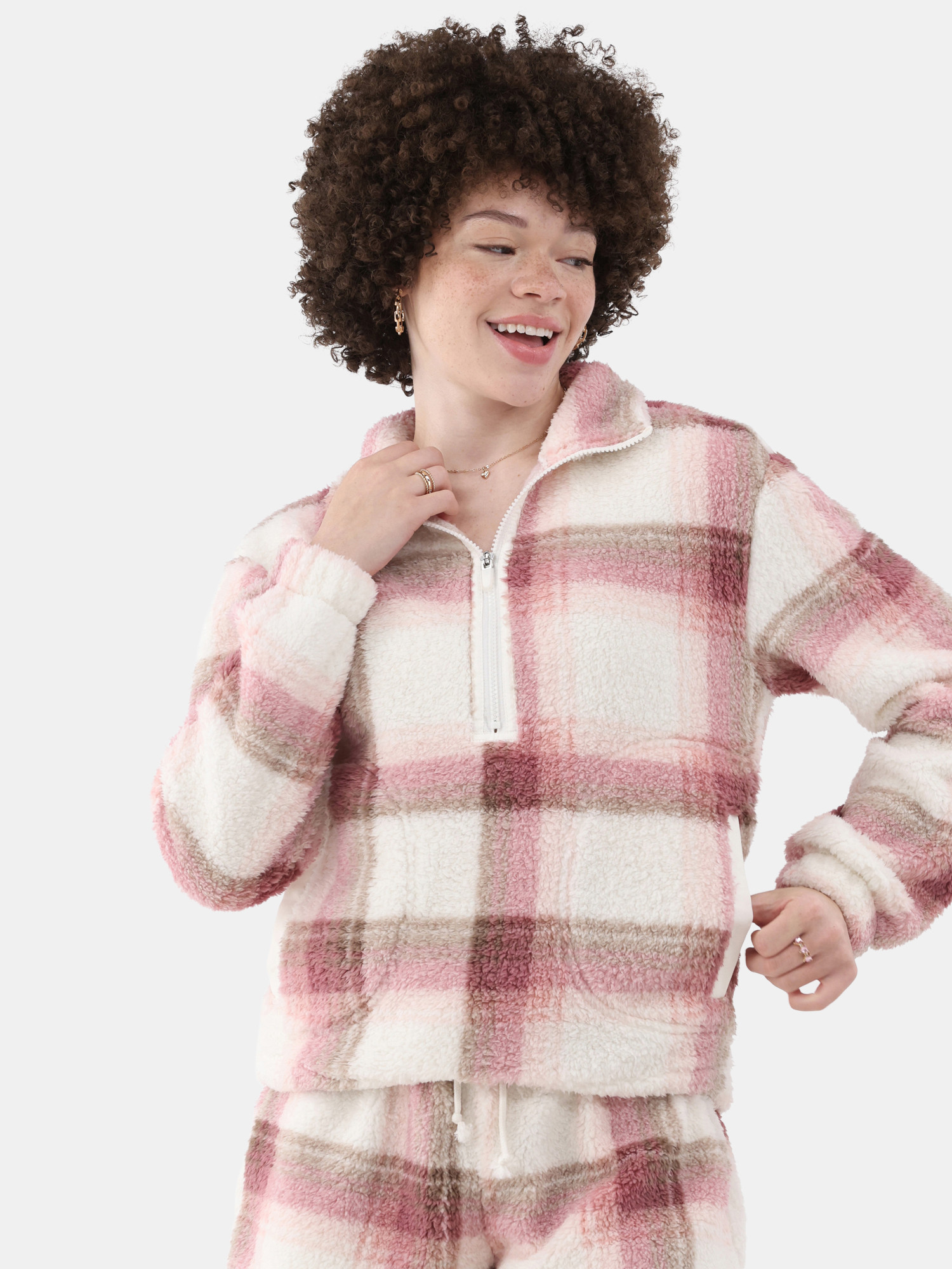 No Boundaries Half Zip Pullover and Shorts Plush Set, 2-Piece, Women's and Women's Plus | Walmart (US)