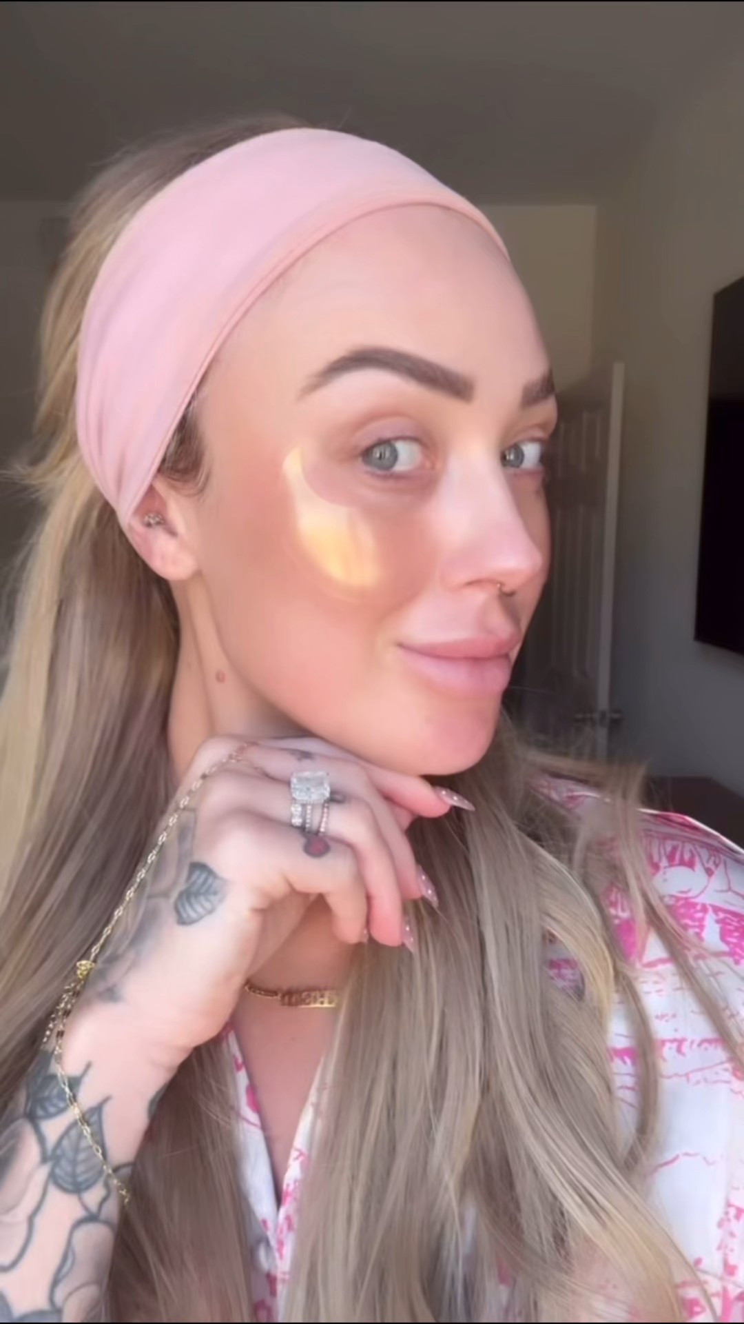 ✨ Tired mama? Revive your eyes with Skon Beauty’s 24K Golden Eye Patches! 🌟 Infused with luxurious gold, these patches work wonders to reduce puffiness and dark circles, leaving you looking refreshed and radiant. Treat yourself to a little self-care—you deserve it! 💖 #SkonBeauty #SelfCare #MamaGlow

#LTKmorningroutine #LTKselfcare #LTKmomlife