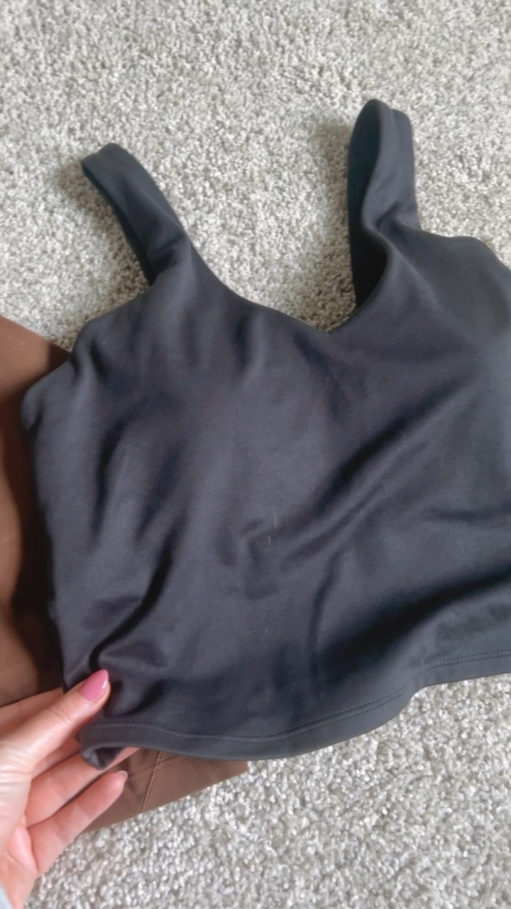 Cropped workout tank review 
Lululemon align tank (sz10)
Target (sz M) 


#LTKstyletip #LTKunder50 #LTKFitness