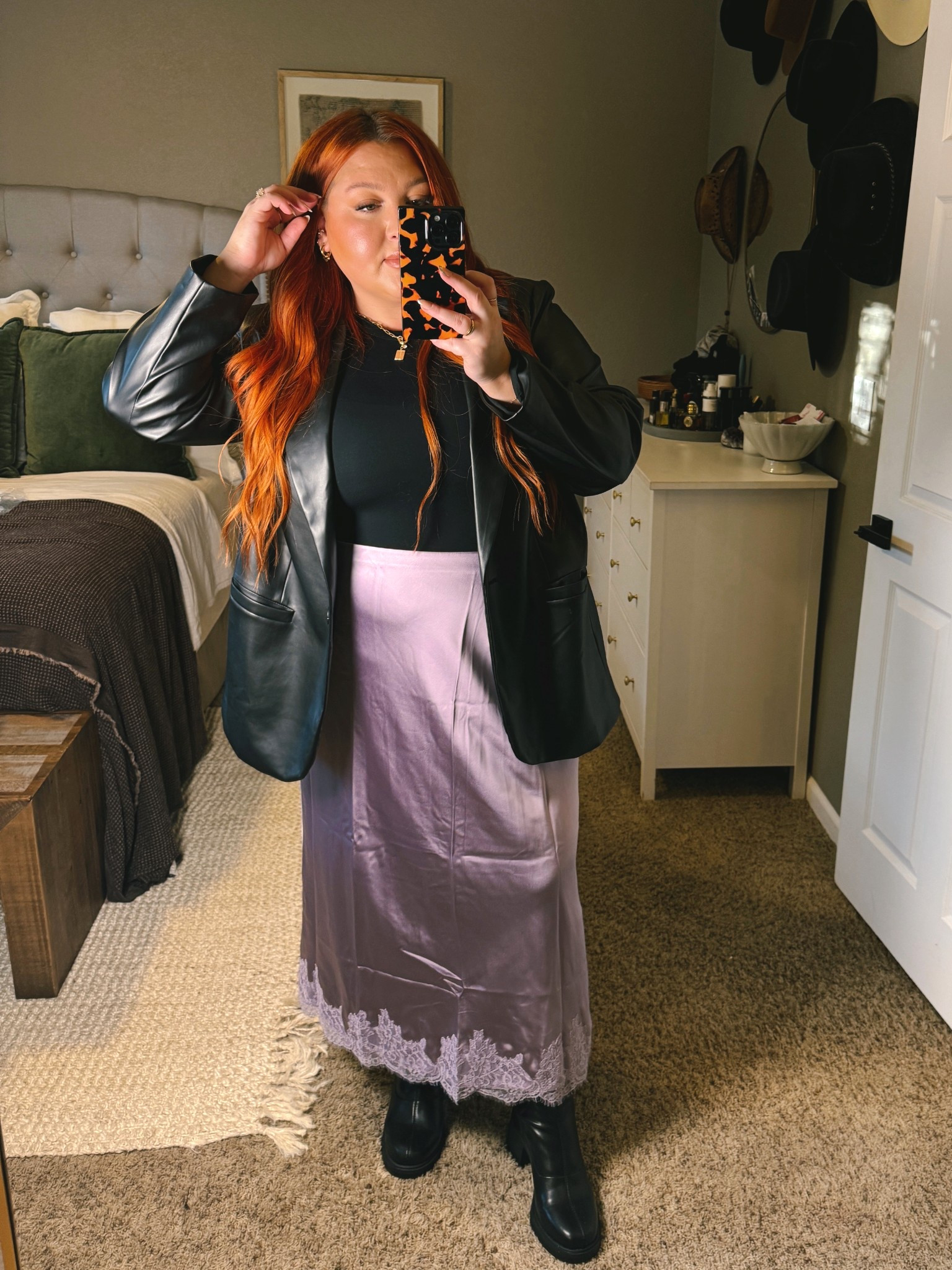 Wearing 1X in skirt, 1X in blazer 🖤

#LTKMidsize #LTKootd #LTKPlusSize