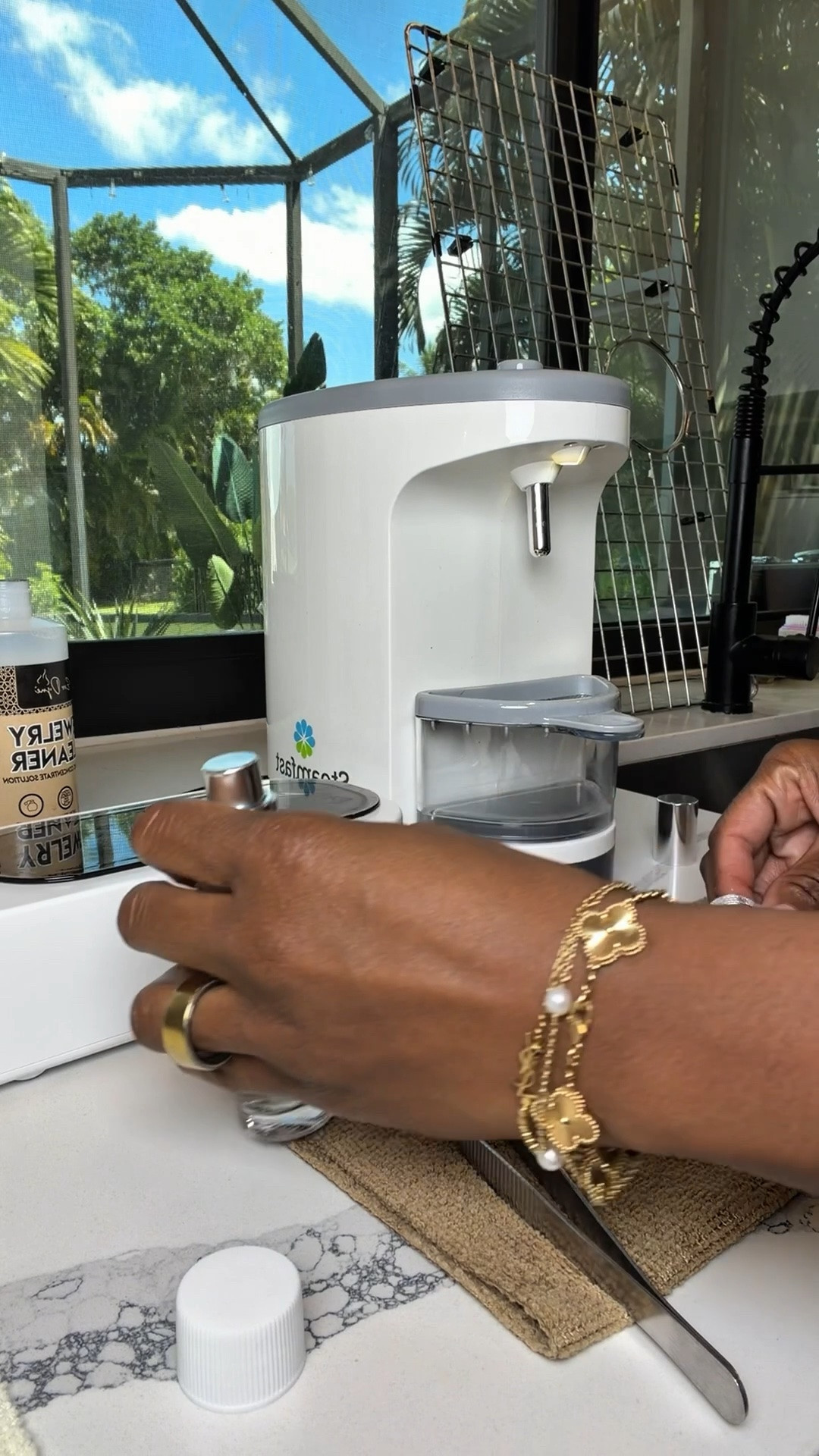 Scroll to shop! ✨ This ultrasonic cleaner makes jewelry look like new. 🤍

Desliza para comprar. ✨ Este limpiador ultrasónico deja las joyas como nuevas. 🤍

📲 Download the free LTK app & follow me @kirasfashionfinds to shop all my daily finds.

#LTKBeauty #LTKvlog #LTKdayinmylife