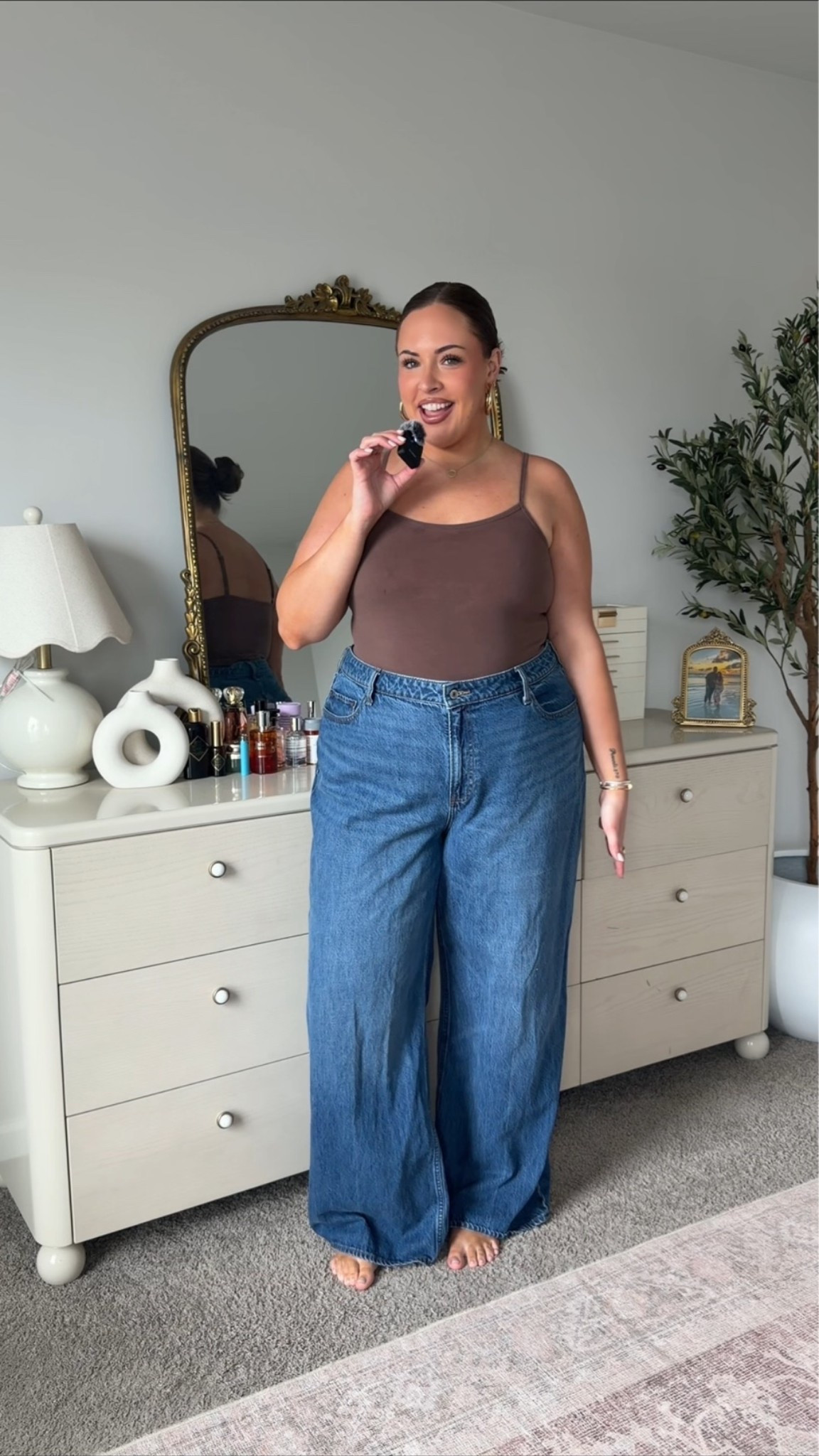 Wearing an xl tank & 34L jeans!