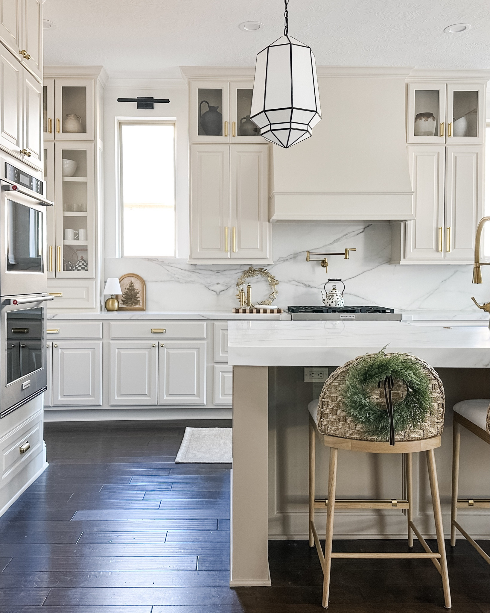 Holiday Neutral Kitchen

Holiday home  neutral home  holiday decor  Christmas decor  home decor  neutral decor  kitchen decor  kitchen inspo  home inspo  holiday decor inspo  Christmas home  Christmas kitchenn

#LTKSeasonal #LTKHome #LTKHoliday