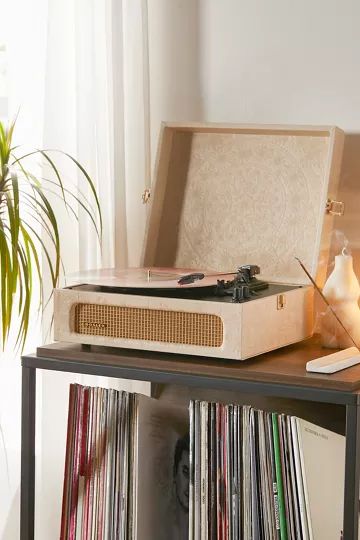 Crosley UO Exclusive Debossed Clara Floral Voyager Record Player | Urban Outfitters (US and RoW)