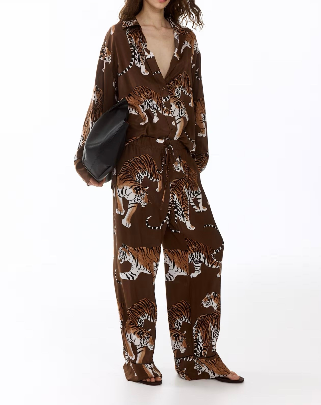 Tiger Print Satin Set from H&M 🐅✨

Obsessed with this bold tiger print satin set from H&M. The oversized shirt and wide-leg pants make it the perfect chic lounge look you can also wear out.

#HMStyle #TigerPrint #SatinSet #LTKStyle #AnimalPrintFashion

#LTKootd #LTKSeasonal #LTKU