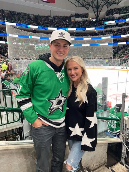DALLAS👏🏼👏🏼 ST⭐️RS👏🏼 I’ve worn this sweater to all 3 stars games i’ve been to and finally got a photo in it! Great quality!

#LTKStyleTip #LTKFindsUnder50
