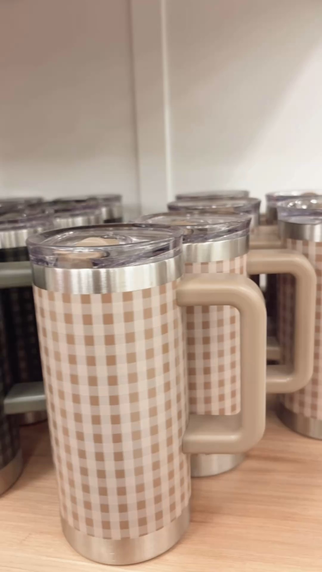 Pumpkin spice coffee in one of these please! Fall leaves 🍂