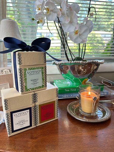 I’ve been loving trying some new scents of my favorites @votivo candles! I was introduced to the brand when my now husband added Votivo’s Clean Crisp White candle to a flower delivery he had arranged and have been hooked on that scent ever since. I’m currently burning the Red Currant #votivo candle and can’t get enough of that scent either. These candles burn so evenly and would make the perfect hostess or mother’s day happy with their beautiful packaging that is ready to be gifted! #ad 
