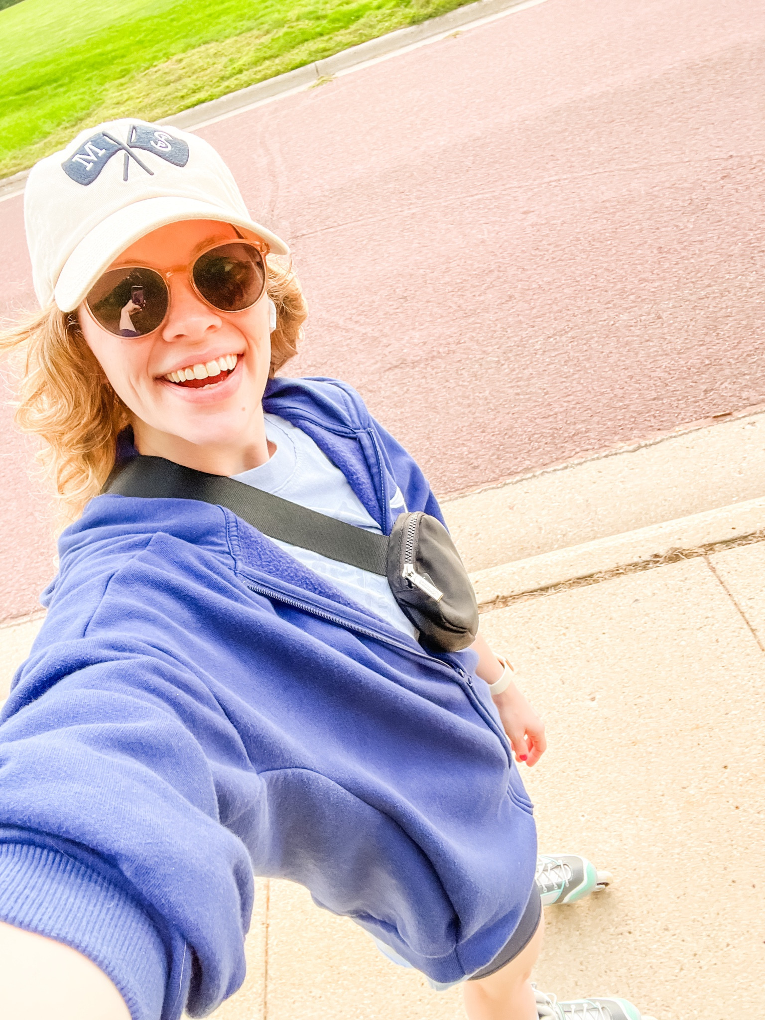 Roller blade time 🛼

Gotta have the essentials when you go 👏🏻

Linked my FAVORITE t-shirt and biker shorts right now 😍