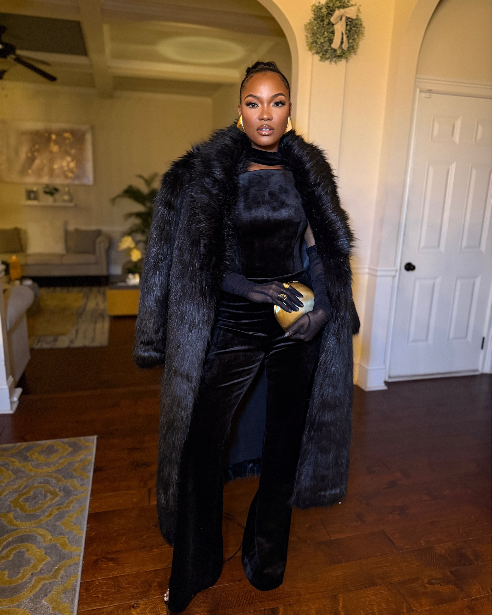 Holiday Party

Jumpsuit: Nadine Merabi
Coat: Missguided (Old)
Earrings: Yves Saint Laurent
Gloves: Amazon
Ring: Gifted