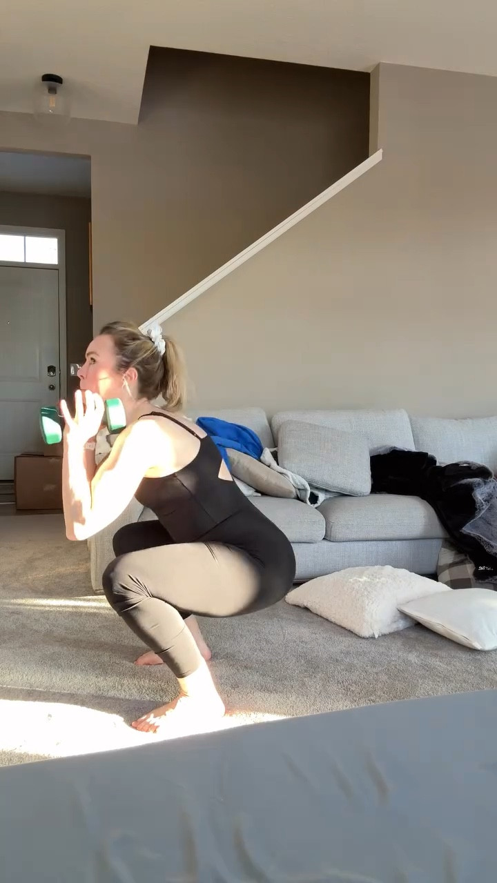 I’ve been taking creatine gummies lately for lean muscle support with exercise and a little extra mental energy and focus during the day. The chew format is so much easier than dealing with a shaker bottle and water, so I keep them in my bag for busy days.

#swansonhealth #creatinegummies #gifted @swansonhealth