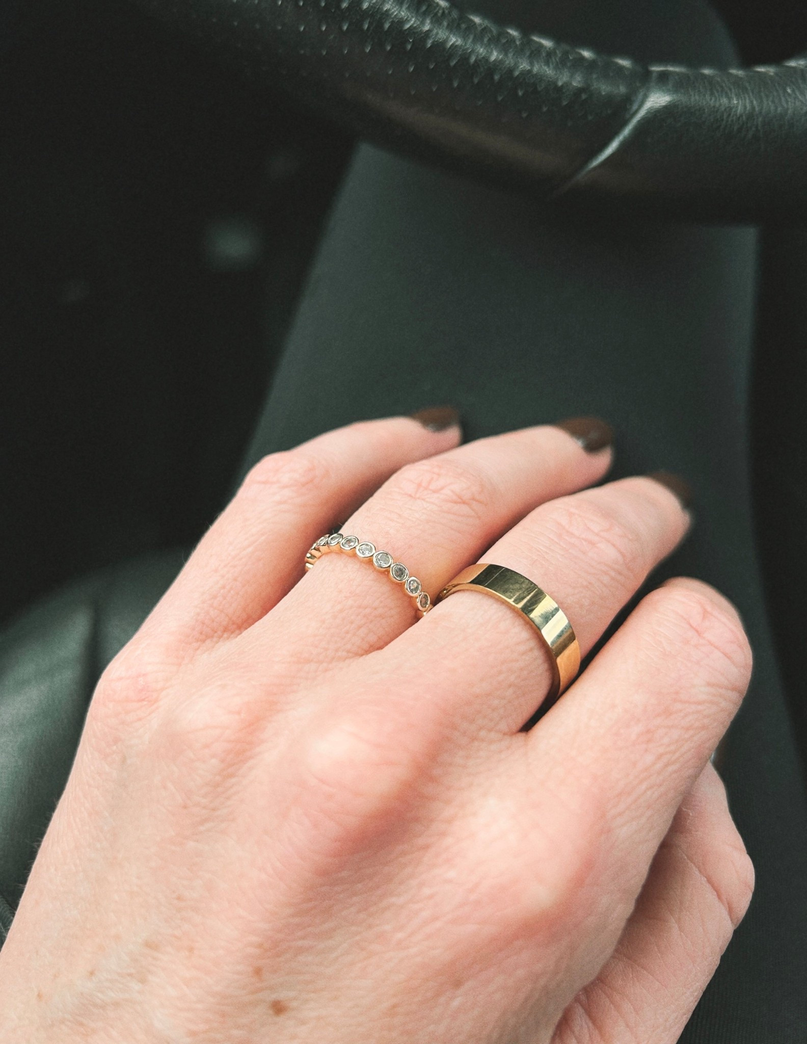 Two of the few accessories I reach for every day! Simple, clean, timeless. These go with everything! Linked in bio ✨

#momstyle #everydayjewelry #momapproved #neutralstyle #simpleaccessories #amazonfinds
#everydayessentials
