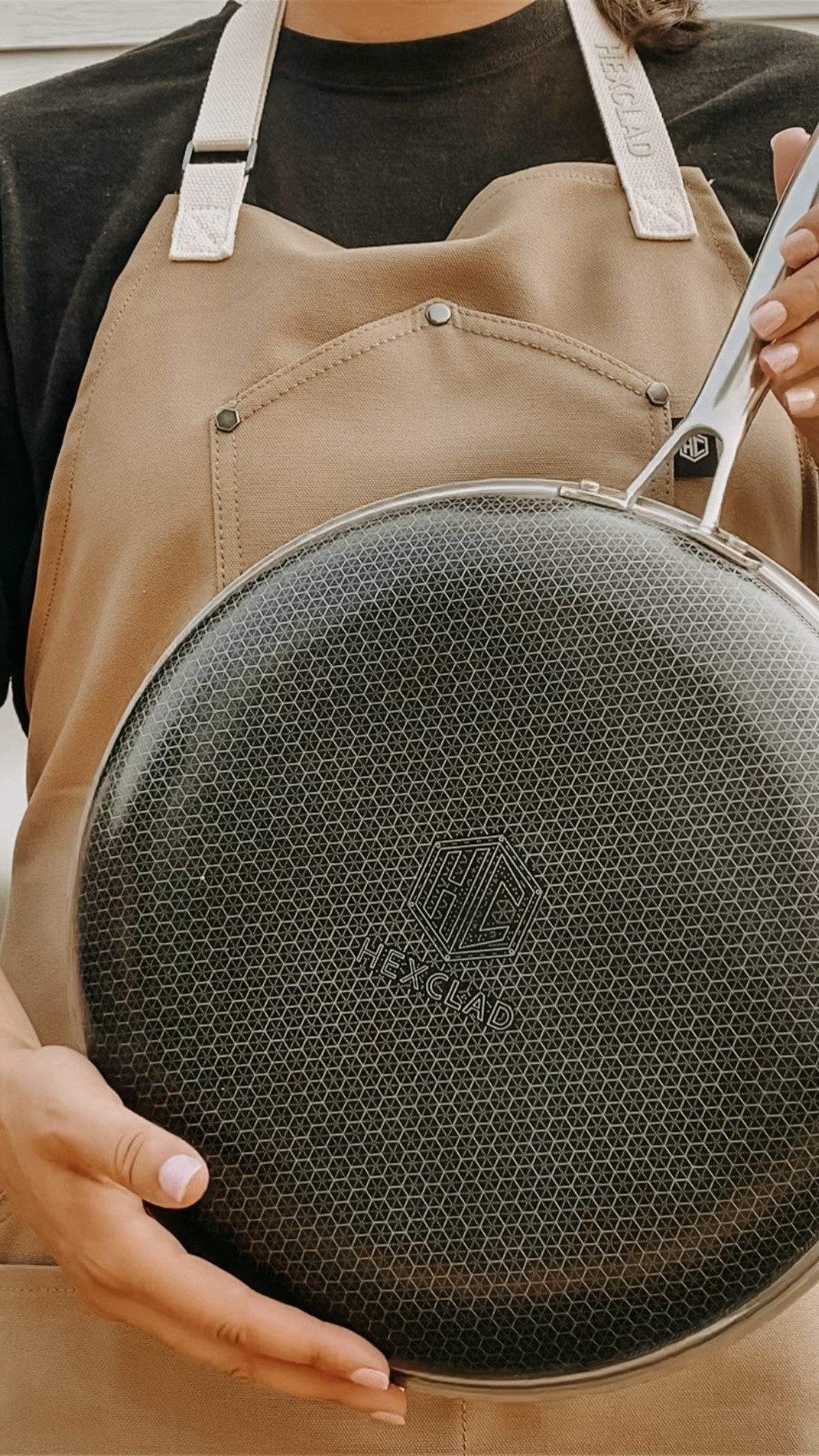 Hexclad has really outdone themselves with this new pizza pan! 🍕 we will be enjoying pizza on the grill for years to come!

#LTKVideo #LTKHome #LTKFamily