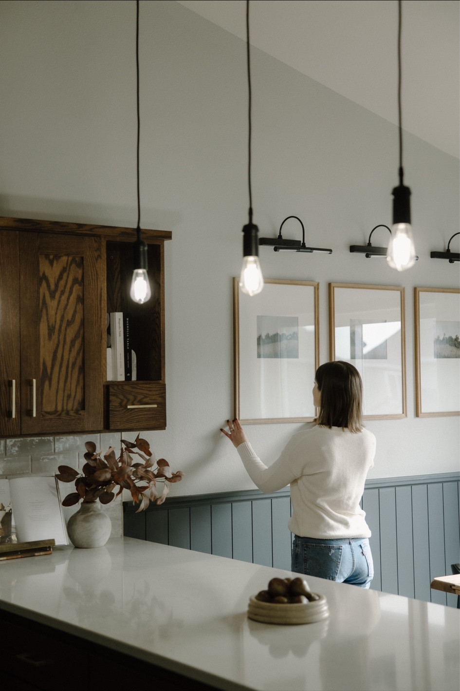 Horizontal gallery wall in our dining room!

Hanging black pendant lights, Studio McGee picture frame, battery operated picture lights, fall florals, cookbook display, blue shiplap, brass kitchen hardware, affordable home decor 

#LTKHome #LTKStyleTip
