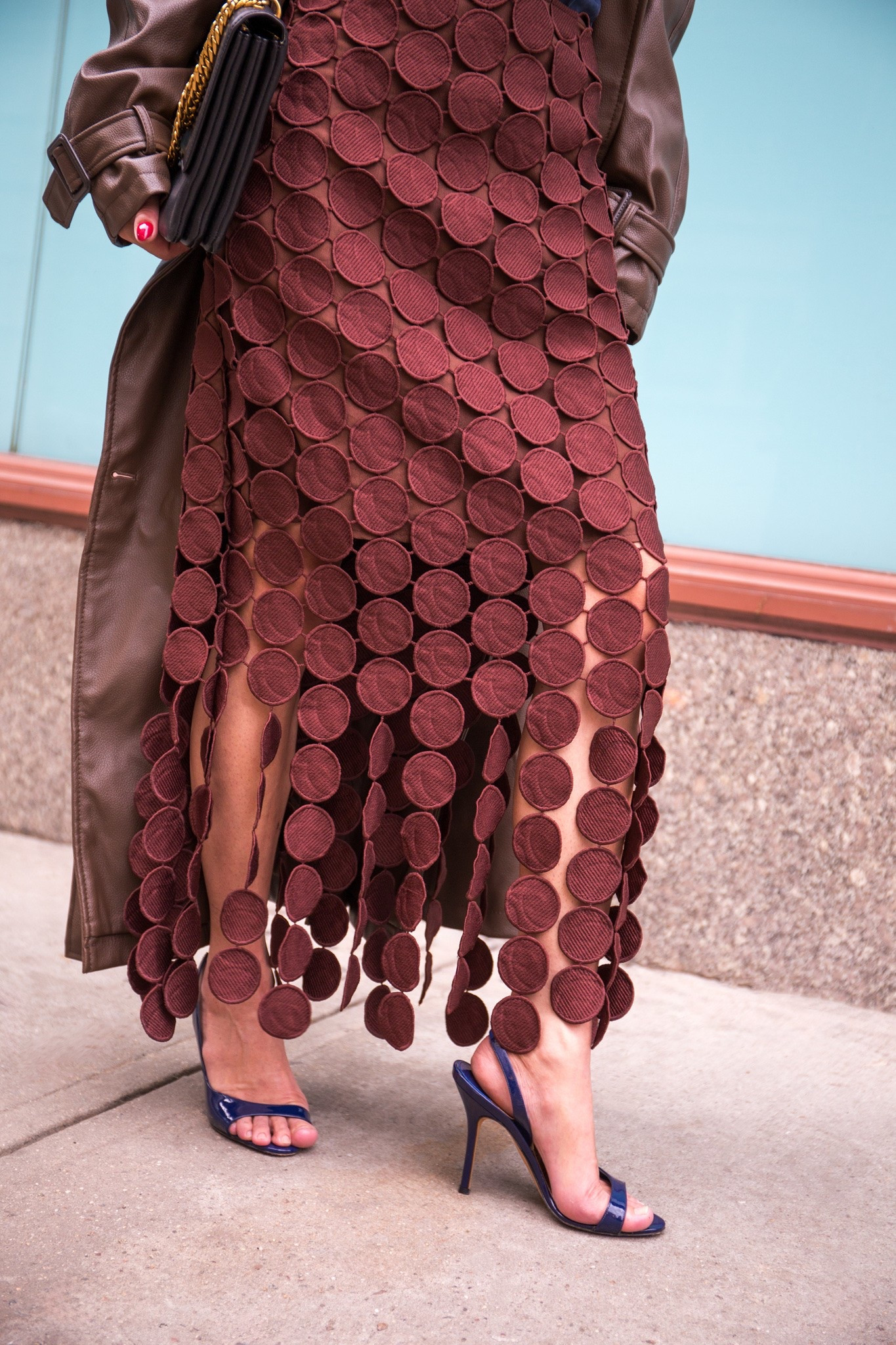 Dressed for the job I want: professionally overdressed. 🤎🫐  @anewsta_org

Work outfit that look expensive, because the office deserves a little drama. Leather, texture, and a skirt that clearly didn't come here to discuss spreadsheets. 😂
#anewsta #outfitinspiration #fallfashion #brownandblue #lookoftheday

#LTKootd #LTKSeasonal #LTKPetite