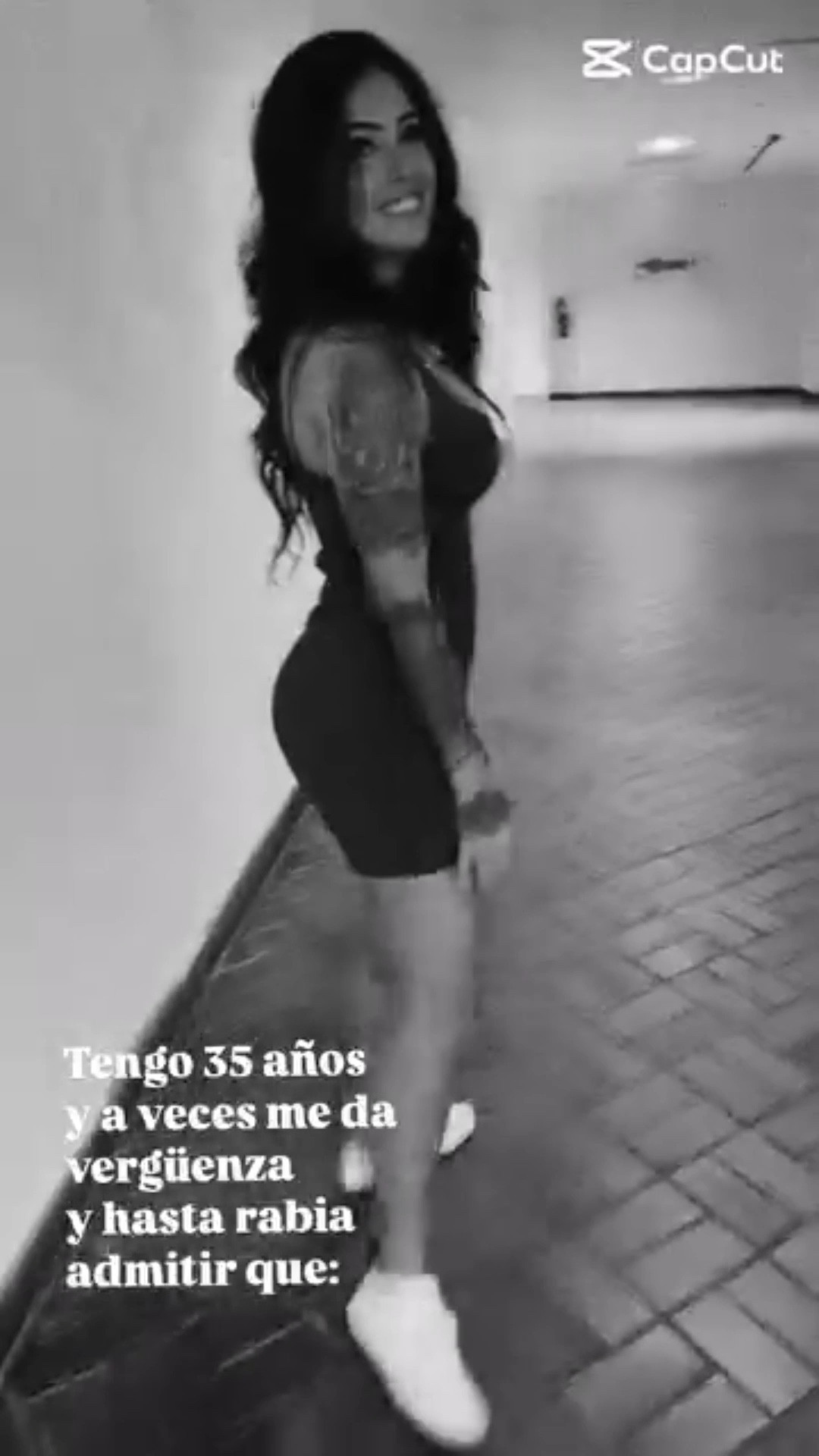 Primero que me pongo este vestido más veces de lo que admitiría 😅
.
1.	Estudié Telecomunicaciones en Cuba aunque soñaba con ser Veterinaria, dejé la carrera en 5to año.
	2.	Llegué a USA, obtuve mi licencia de Real Estate y trabajé un tiempo como Realtor.
	3.	Me gradué de Computer Engineering mientras abría mi primer salón de belleza (nunca ejercí en software).
	4.	Abrí un salón que sobrevivió al COVID gracias a mi equipo, pero cerró por problemas de permisos.
	5.	Creí poder “sanar” a mi ex narcisista y terminé siendo víctima de abuso psicológico, financiero y doméstico. Aun así, le debo a esa etapa lo más valioso: mis dos hijos. ❤️
	6.	Me endeudé abriendo una nueva locación con permisos especiales y gastos inesperados.
	7.	Después de luchar por empleados y estabilidad, traspasé el negocio para recuperar pérdidas.
	8.	Renté una suite y sigue atendiendo an mis clientas de pestañas y cejas, con más tiempo para mis hijos.
         9. Me mudé de ciudad y a veces pienso que no estaba  preparada.
	10.	Hay días en los que siento que quiero hacer algo diferente, pero sigo adelante. 💪

He cometido errores, pero también he ganado experiencia y resiliencia. La vergüenza enseña, y lo importante es seguir intentando hasta encontrar el camino 🥰

¿Quién más se ha reinventado tantas veces?


#LTKFamily #LTKU #LTKKids