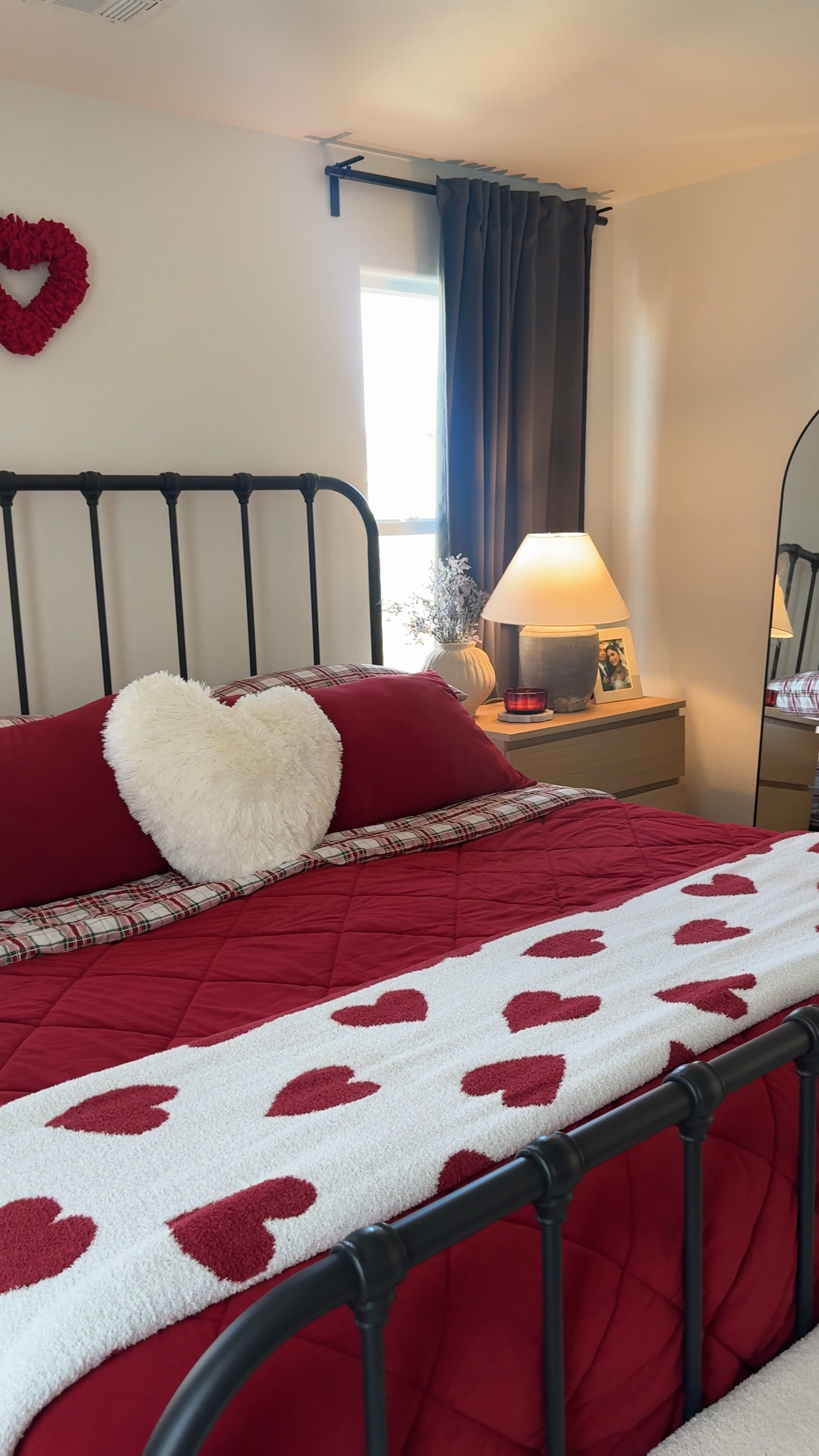 Valentines Day Bedroom Inspo ❣️ #valentinesday #valentinesdecor

#LTKFamily #LTKSeasonal #LTKHome