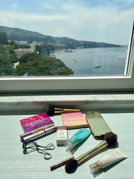 Getting ready with a view! Makeup of the day :) 

Tarte discount - Discount code HANNAHANN for 15% off! 

Tula discount - Code for 15% off: HANNAHANN


Tarte makeup 
Drunk elephant bronzi drops
Mascara 
Blush
Contour 

#LTKstyletip #LTKunder50 #LTKbeauty