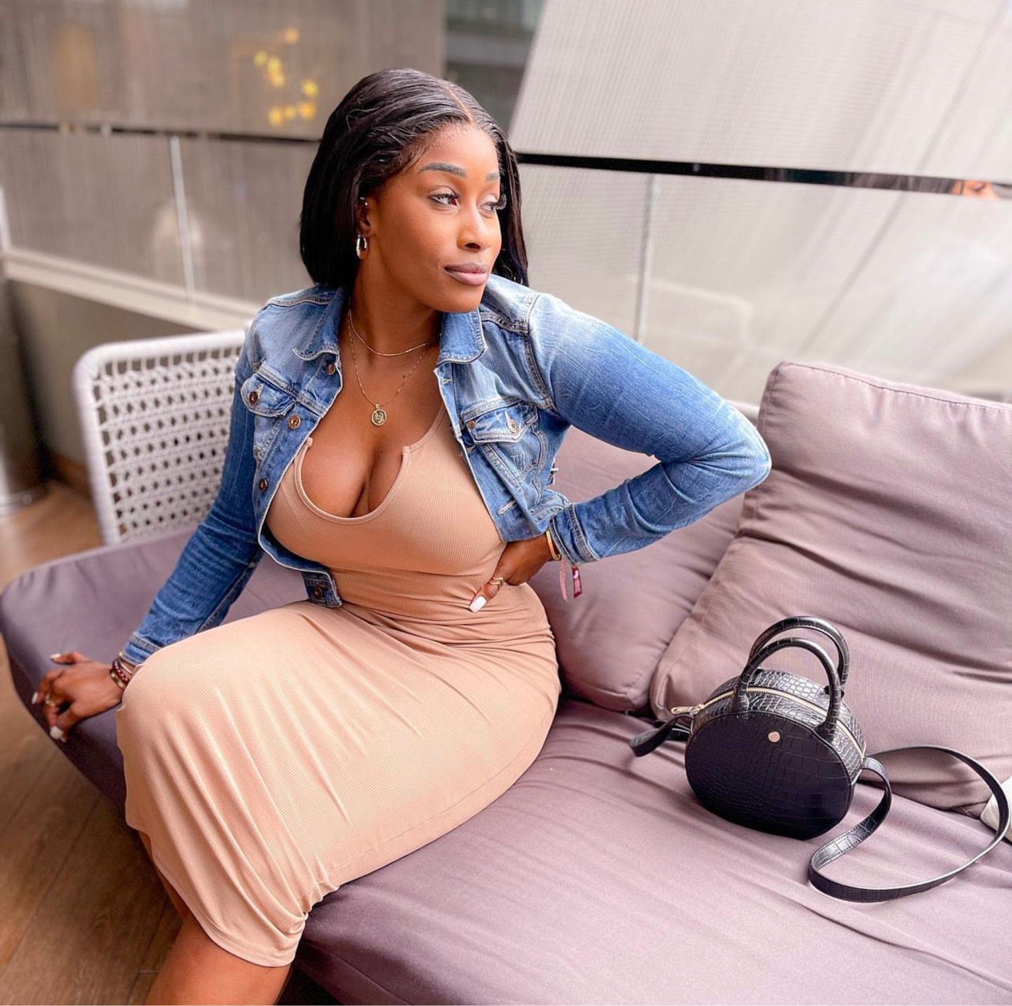 •Wearing Larges in top and jacket

#LTKbeauty #LTKcurves