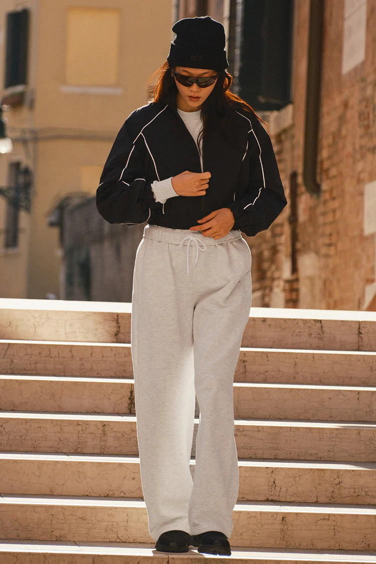 Accolade Straight Leg Sweatpant | Alo Yoga
