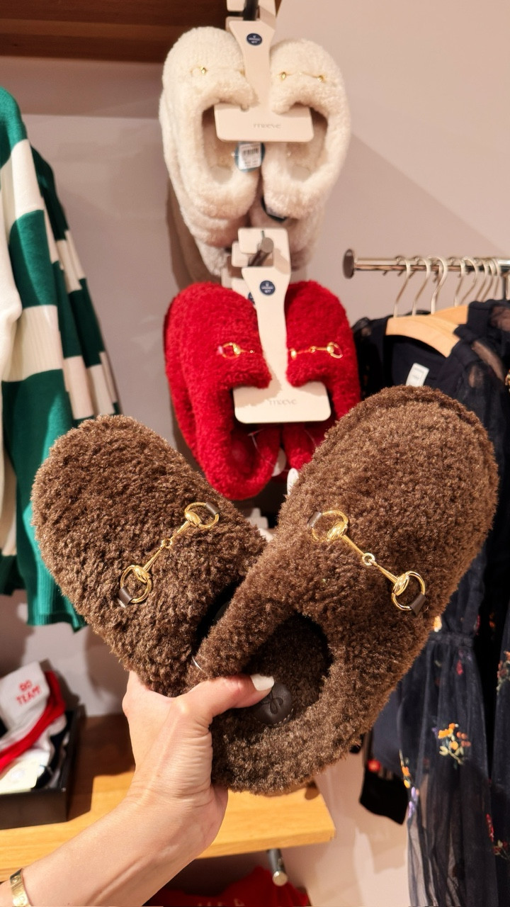How fun are these slippers? What a fun gift for her! 🎁

Get 30% off sitewide @Anthropologie now with our exclusive code “GTI30.” 

Which color do you like best? 

*Sale is online only 11/20-11/23 and cannot be combined with other offers. 



#LTKCyberWeek #LTKHoliday #LTKGiftGuide