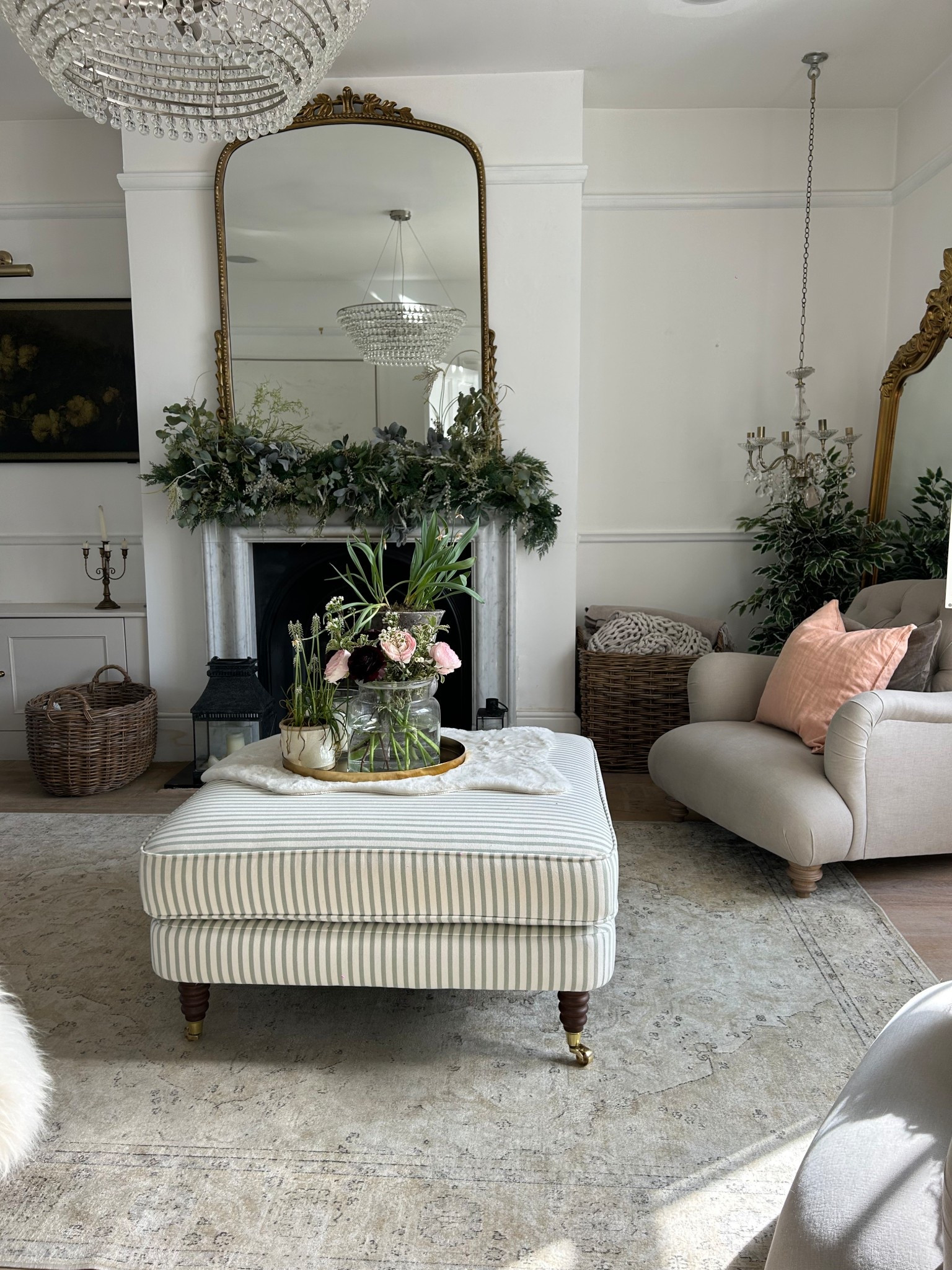  Classic country style living room 

#LTKeurope #LTKsummer #LTKhome