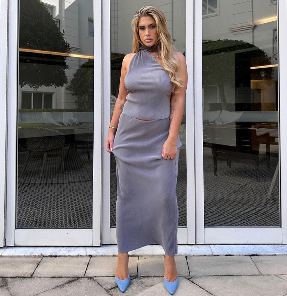 A little purple moment 🎀 shop my exact halter top and midi skirt set 

#LTKCyberWeek #LTKaustralia #LTKSeasonal