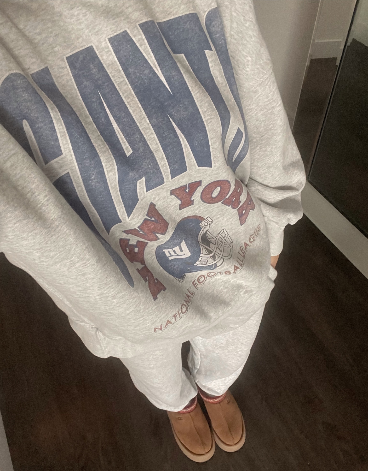 Oversized sweater (s)
Sweatpant (xs)
Ugg slippers (8) 

#abercrombie #sweatpant #oversizedsweater #giantssweater #uggtazzslippers #uggs #loungewear #cozy 

#LTKSeasonal #LTKGiftGuide #LTKshoecrush
