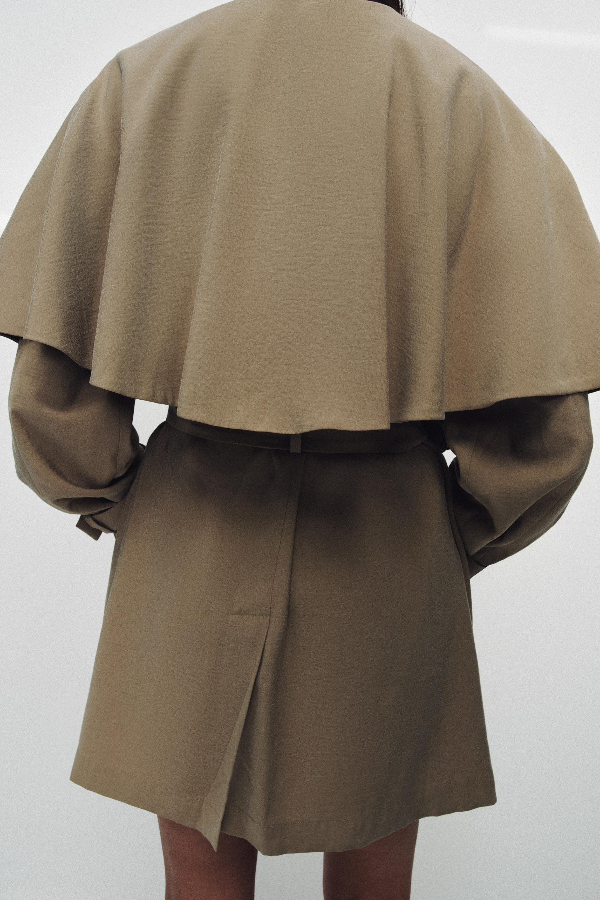 ZW COLLECTION FLOWY SHORT TRENCH | Zara US