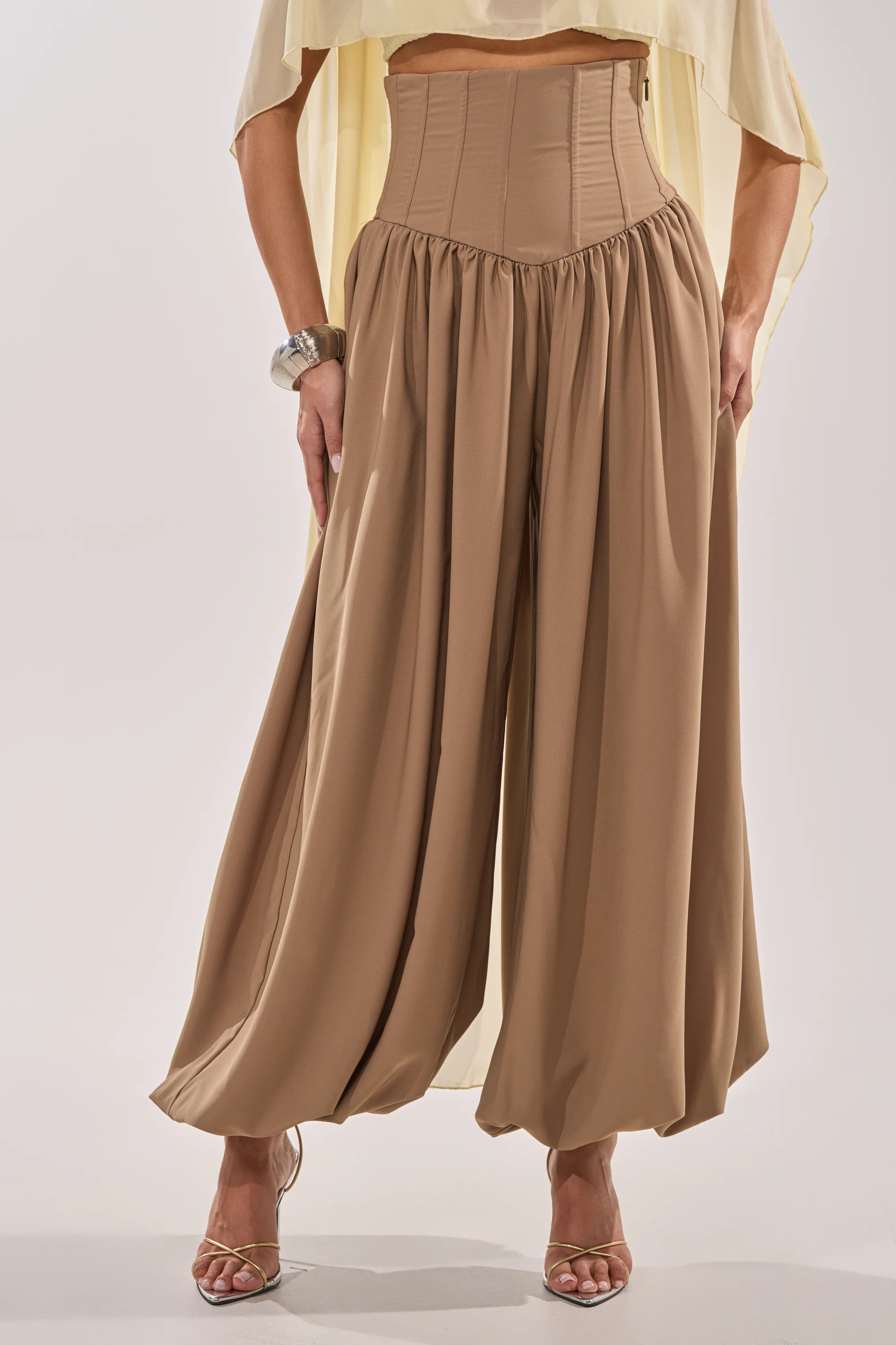 FEELING LUXE CORSETED BALLOON PANT | AKIRA
