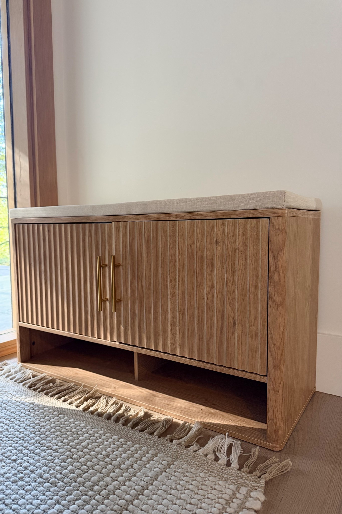 New entryway bench for the cabin, love the hidden storage!

Home, home finds, home accents, home decor, entryway styling, entryway bench, shoe storage, modern home, neutral home, organic home 

#LTKHome #LTKSeasonal