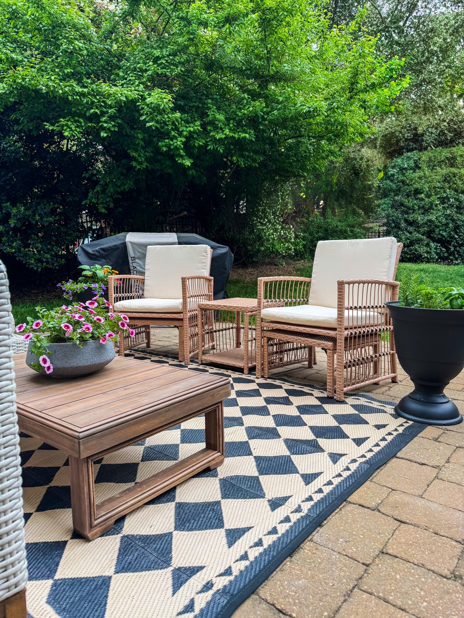 Outdoor set


Spring, outdoor furniture, outdoor chairs, outdoor tables, planter, spring, porch decor

#LTKStyleTip #LTKSeasonal #LTKHome