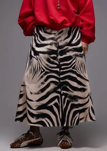 I had to share this skirt before it sells out. Perfect for Fall with sneakers, boots, flats.💕👏🏾

#LTKFindsUnder100 #LTKMidsize