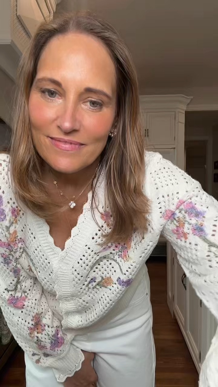 Such a feminine top.  

#LTKOver40 #LTKSeasonal #LTKstorytime