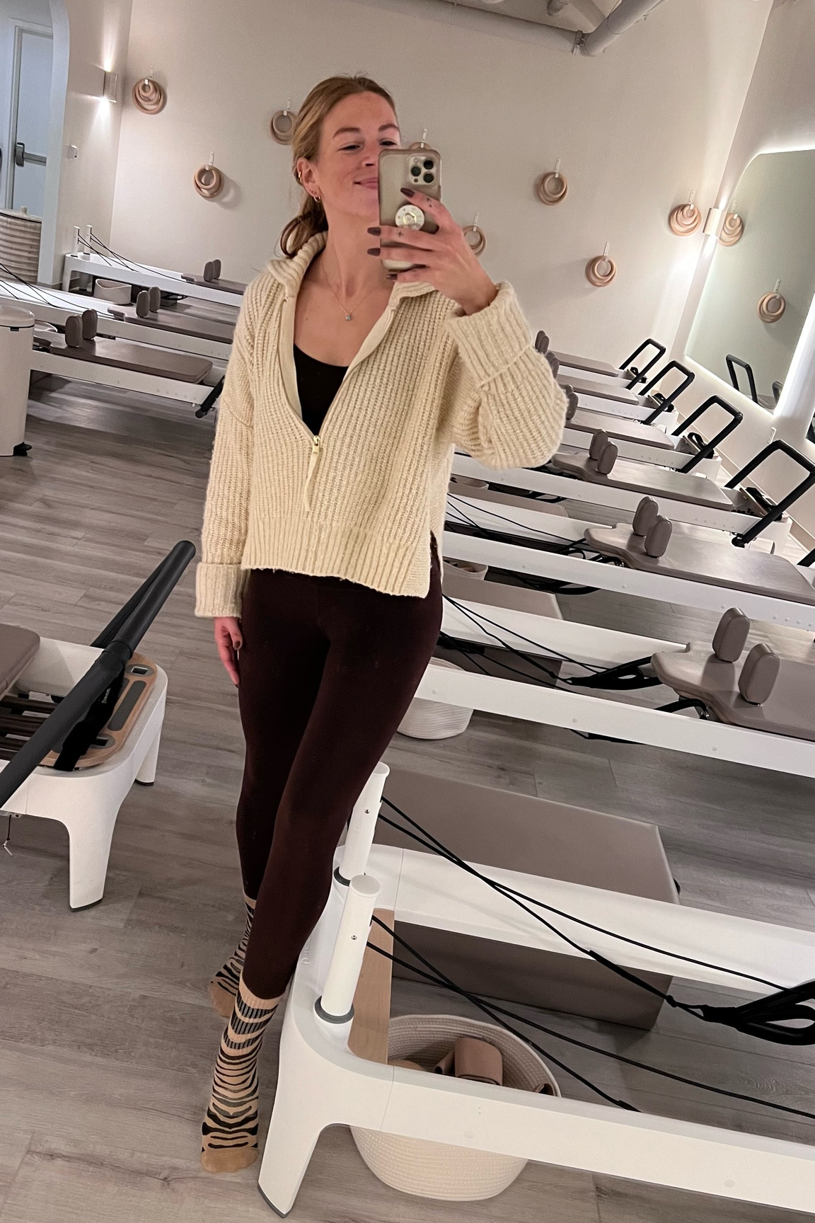 Perfect sweater to dress up or casual over your favorite workout set. Also perfect for cold morning la 🥰

#LTKstyletip #LTKfitness