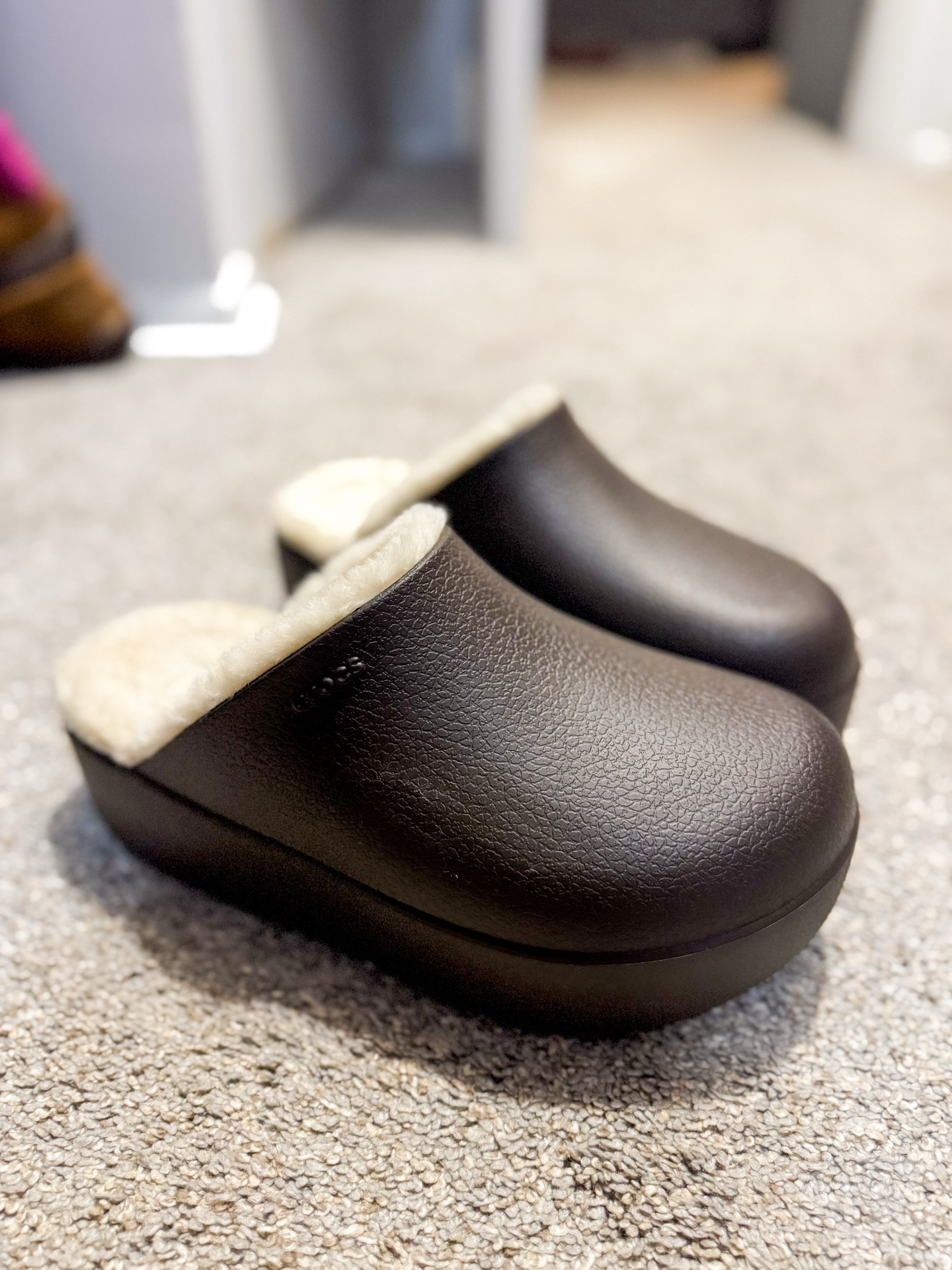 Since we’re talking cozies and good deals - don’t let @crocs pass you buy! Black Friday deals start now and there’s a lot of great items on sale.

The dylan lined platform clog is perfect for the cold weather and they actually stay on your feet- 100% no slipping! They fit TTS! I’m wearing the Espresso/Sandstone colorway.

I also couldn’t resist snagging myself the 26 days of Jibbitz advent calendar. Jibbitz are the perfect croc accessory and a great gift idea! 

As always - Take $15 off your $75+ purchase with code CROCSCOZY15 OR Take $20 off your $100+ purchase with code CROCSCOZY20. 

Snag all your faves through my Crocs storefront : https://lcshop.co/sSFNmp
.
.
.
.
.
#crocs #crocscreator #cozyseason #fallstyle #giftideas #giftideasforher #winterstyle #sweaterweather #blackfridaydeals #deals #budgetfashion #affordablestyle