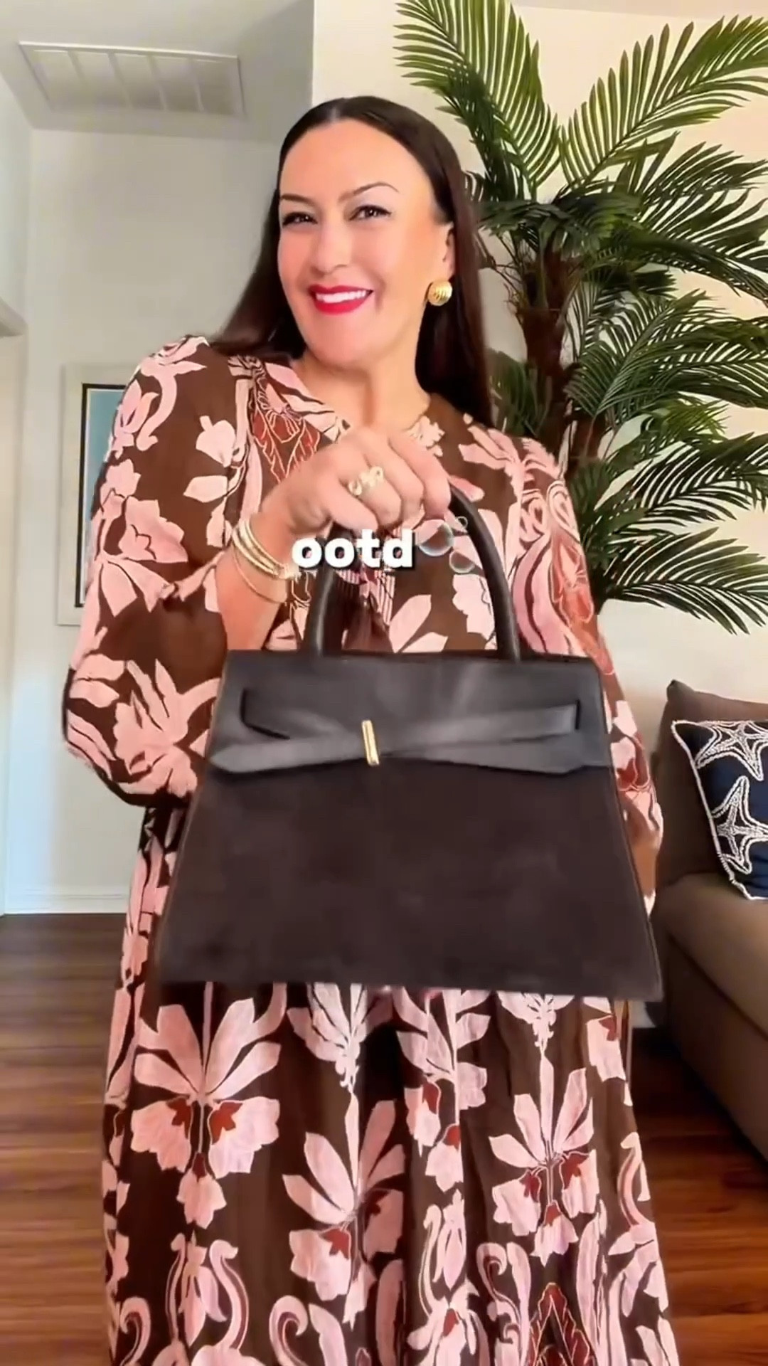 well girly… if you’ve been looking for a dress that does all the work for you, this is your sign 😆👉. bold print, comfy fit, and zero fuss — you just throw it on and instantly look put together.

this one is that perfect mix of soft + structured. the cotton drapes in a way that skims your hips without clinging, and the tiered shape gives you room to move while still keeping a polished look. it’s one of those pieces you’ll wear on repeat because the cost per wear just keeps getting better 👜✨. and girl, you already know… you buy clothes to fit your body, not the other way around.

I’m 5’6” wearing size small (TTS) in the dress, size 8 (TTS) in the shoes.

which accessory would you style it with next? 💕🙌

#LTKSeasonal #LTKootd #LTKdayinmylife