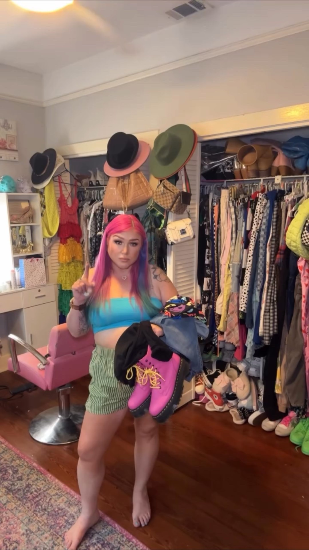 Today’s fit. Dopamine dressed in full effect. Find the details on my LTK❤️❤️❤️
#ootd #grwm #dopamine