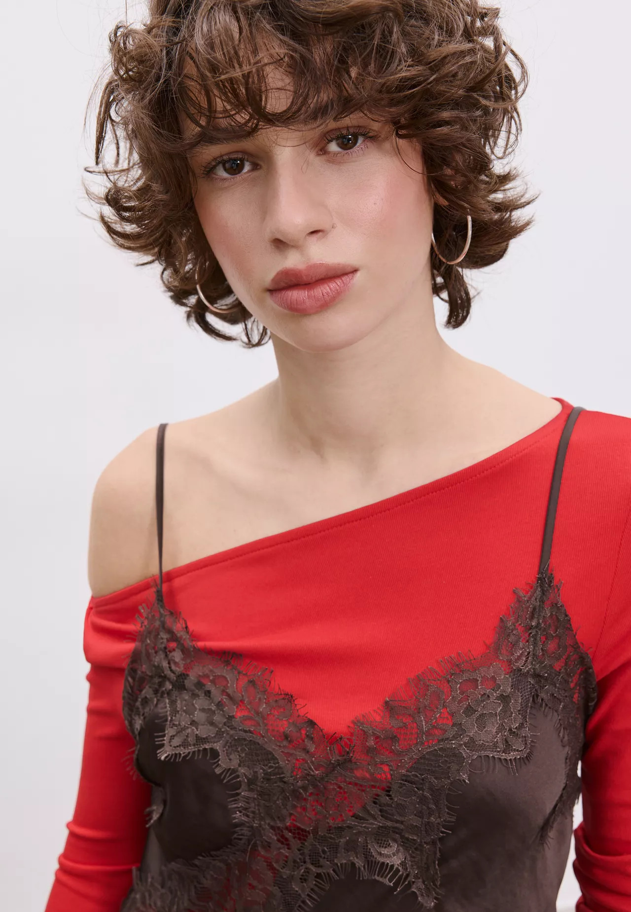 Asymmetrisches Top im Dessous-Look mit Spitze - Mode für Damen | Stradivarius Deutschland | Stradivarius DE