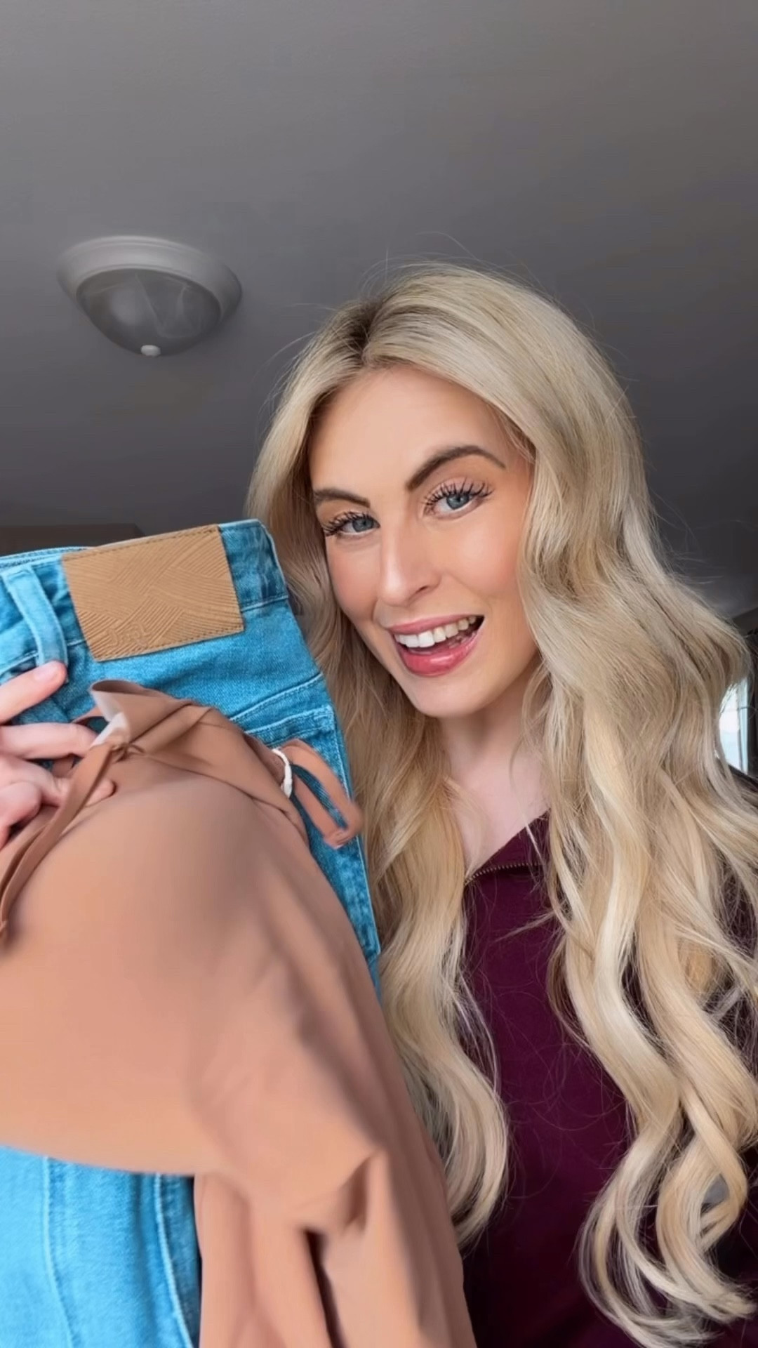 So cute!! Top is XS & jeans are a 2 🫶🏻