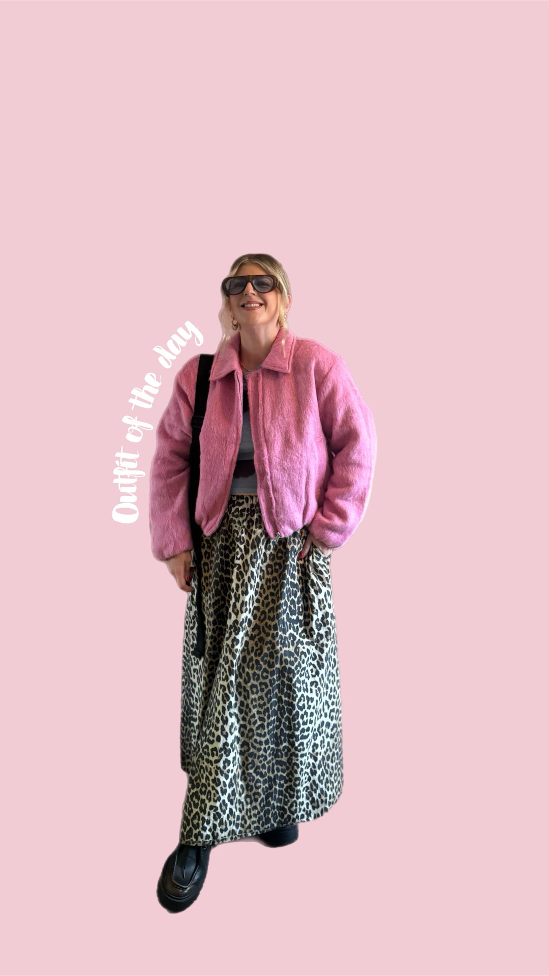 Pink & Leopard print, it’s a yes from me.

#autumnoutfitideas #leopardprintskirt #popofpink #wearwhatyoulove