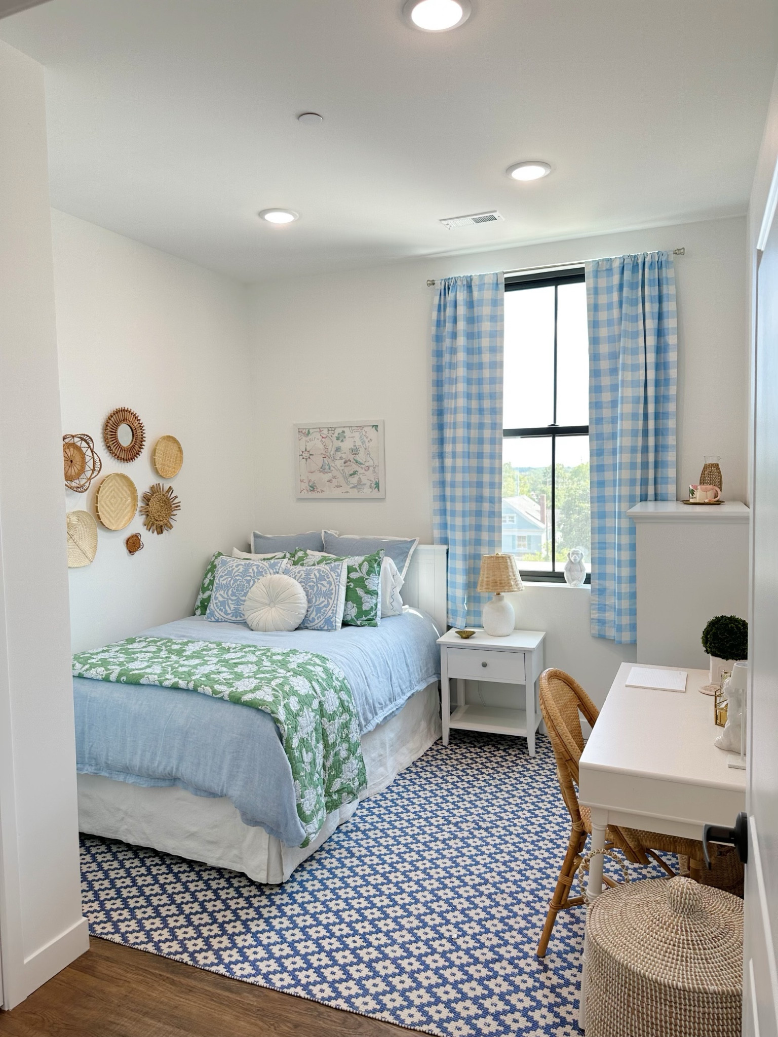 Elizabeth’s college apartment bedroom! I linked all of the details of her Serena and Lily inspired space! 

#LTKBacktoSchool #LTKSeasonal #LTKFind