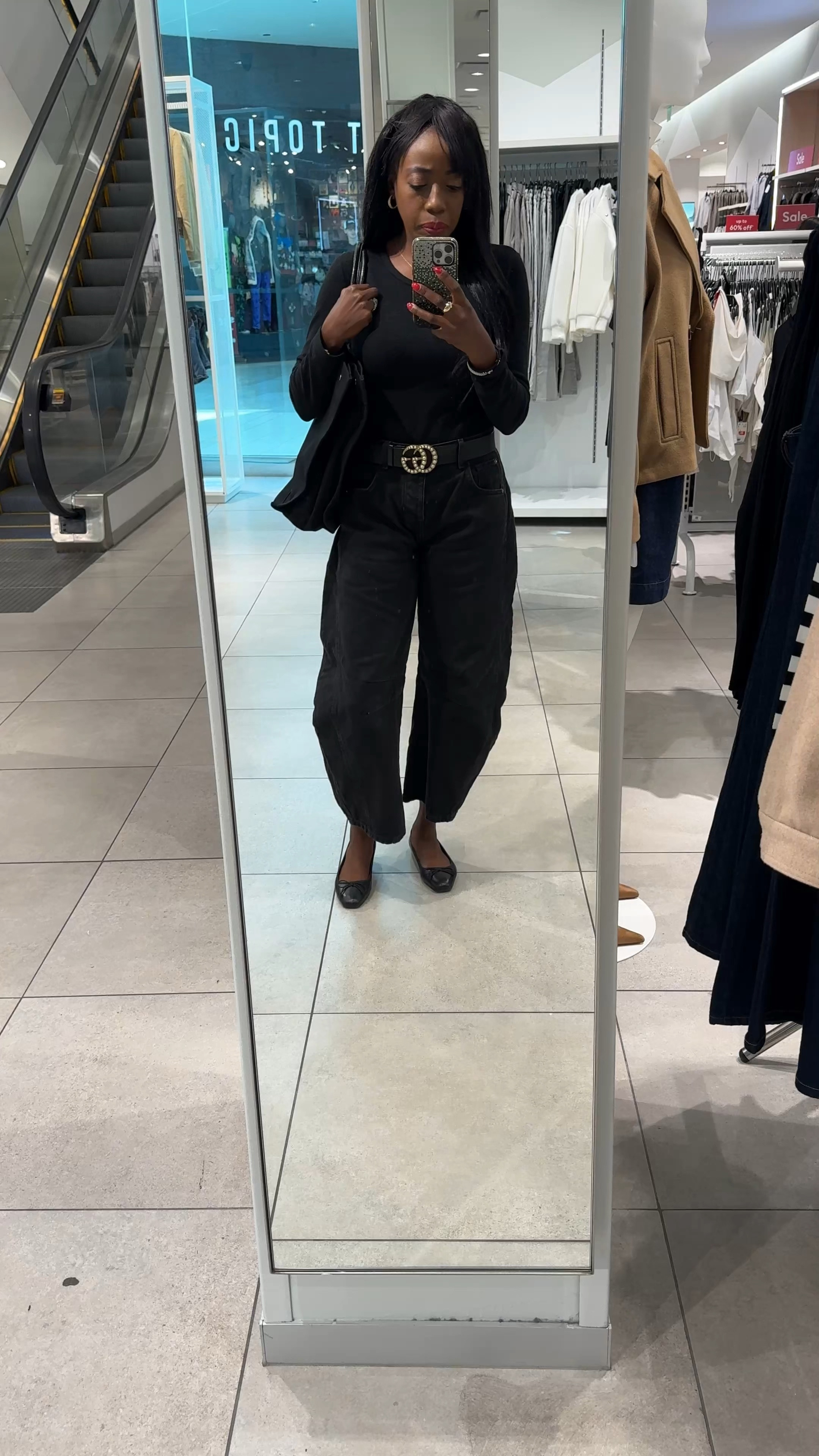 Finishing up last minute Christmas shopping. 
Wore one of my favorite barrel jeans. They’re available in multiple colors. True to size. Wear a 26. 

Christmas Shopping, Holiday Outfit, Ootd, 



#LTKFindsUnder100 #LTKOver40 #LTKWatchNow