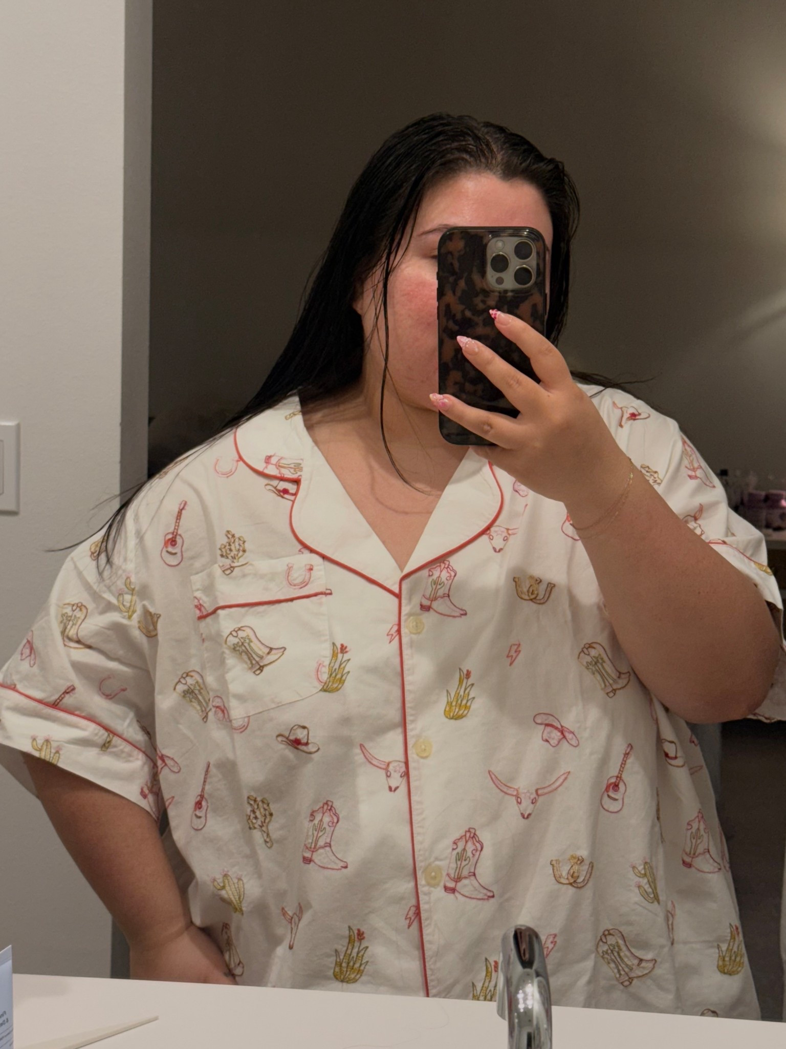 size: 5X (I like my pj’s oversized so this was comfy but I could probably do a 3-4x for a fitted feel!) 