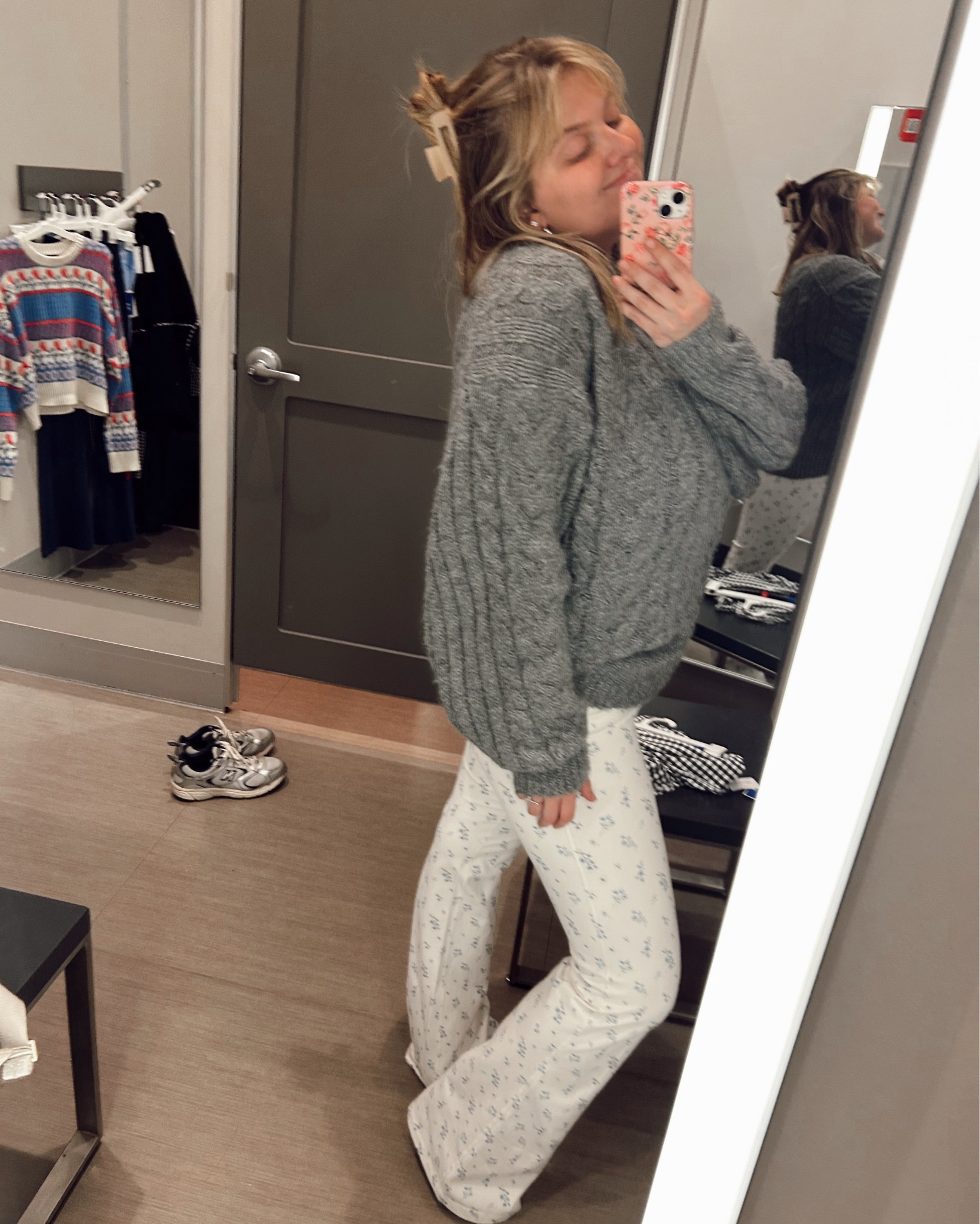 Target lounge, but make it luxe 🤍❄️ Obsessed with these white leggings with the soft blue details—giving effortless, cozy, that girl energy. Linked & lounging ✨

#cozy
#cozyset
#cozyoutfit
#LTKfinds
#LTKunder50
#LTKstyle
#TargetFinds
#TargetStyle
#TargetHaul
#LoungeWear
#CozyChic
#BoujeeOnABudget
#QuietLuxuryVibes
#ThatGirlStyle
#SoftGirlAesthetic
#EverydayLuxe
#AthleisureWear
#NeutralAesthetic

#LTKSeasonal #LTKActive #LTKMidsize