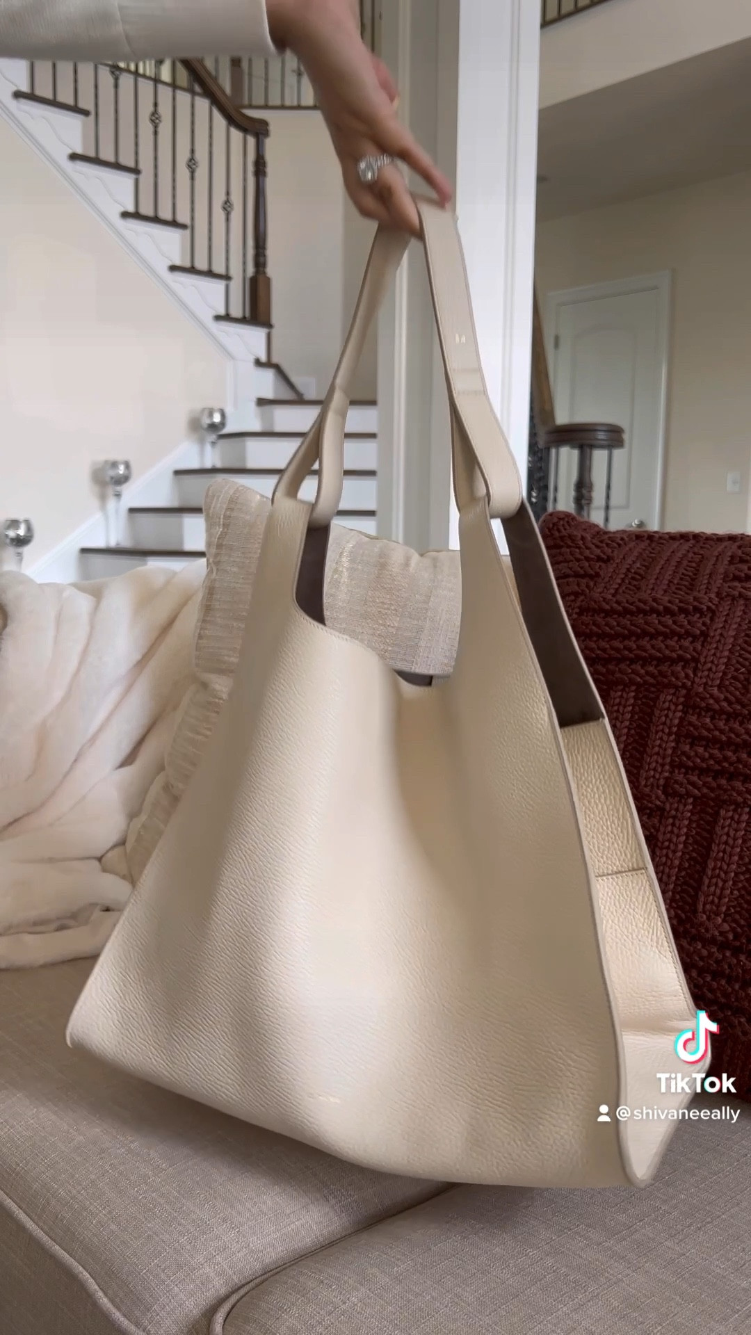 Best every day tote bag #cuyana #designertote #totebag #workbag

#LTKitbag #LTKworkwear